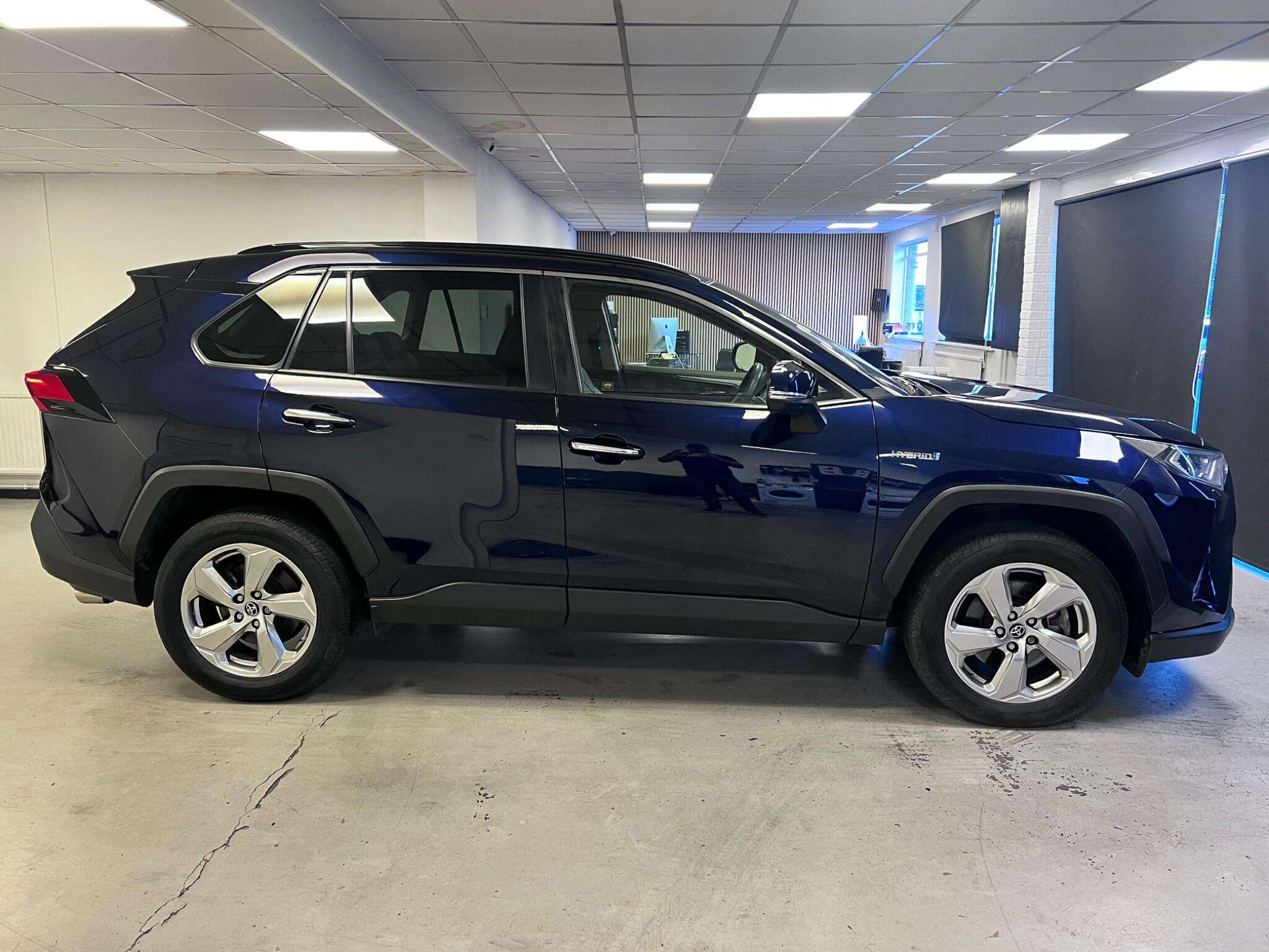 A 2019 TOYOTA RAV4 2.5 VVT-h Excel CVT 4WD Euro 6 (s/s) 5dr A 2019 TOYOTA RAV4 2.5 VVT-h Excel CVT 4WD Euro 6 (s/s) 5dr