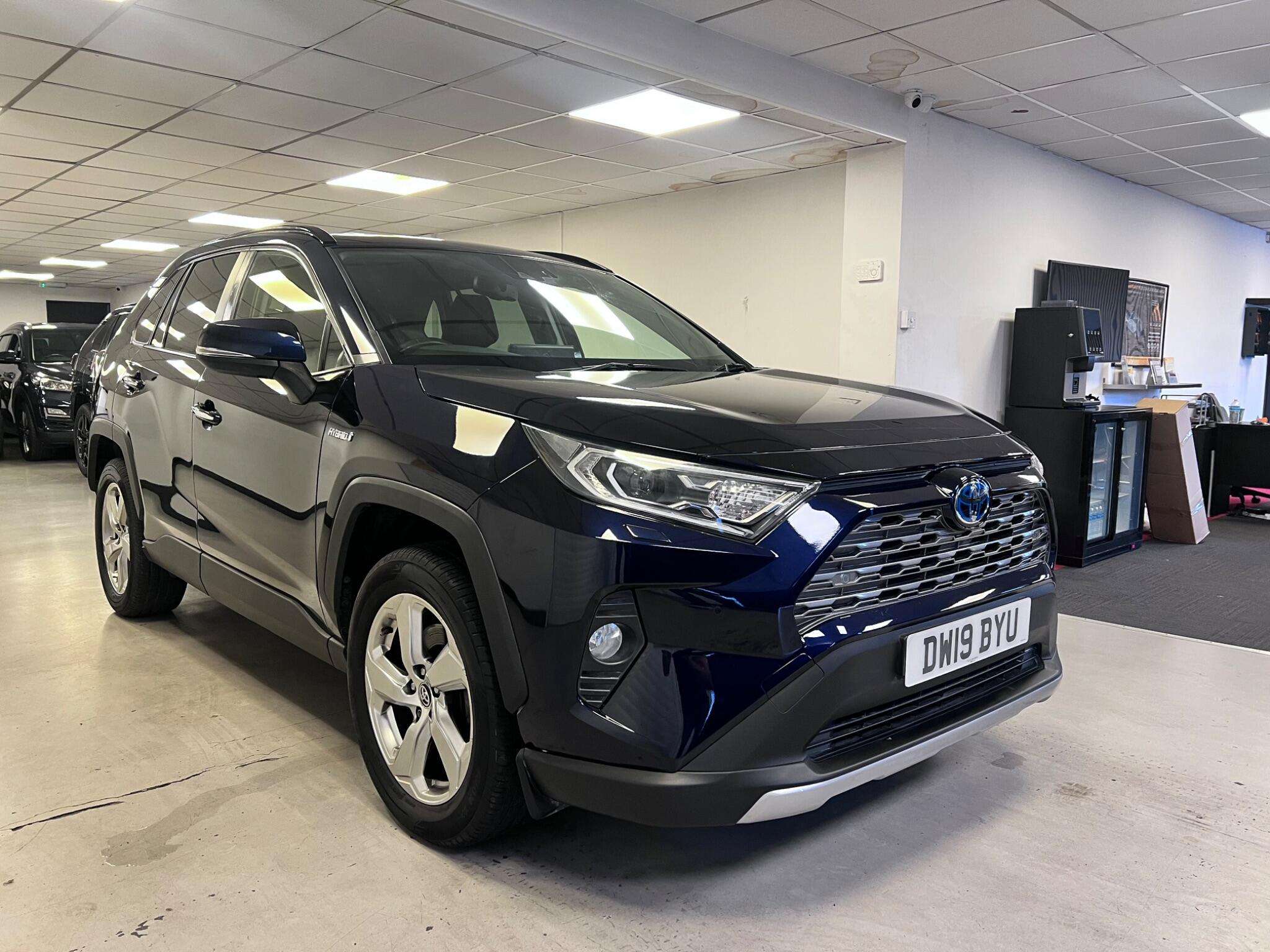 A 2019 TOYOTA RAV4 2.5 VVT-h Excel CVT 4WD Euro 6 (s/s) 5dr A 2019 TOYOTA RAV4 2.5 VVT-h Excel CVT 4WD Euro 6 (s/s) 5dr
