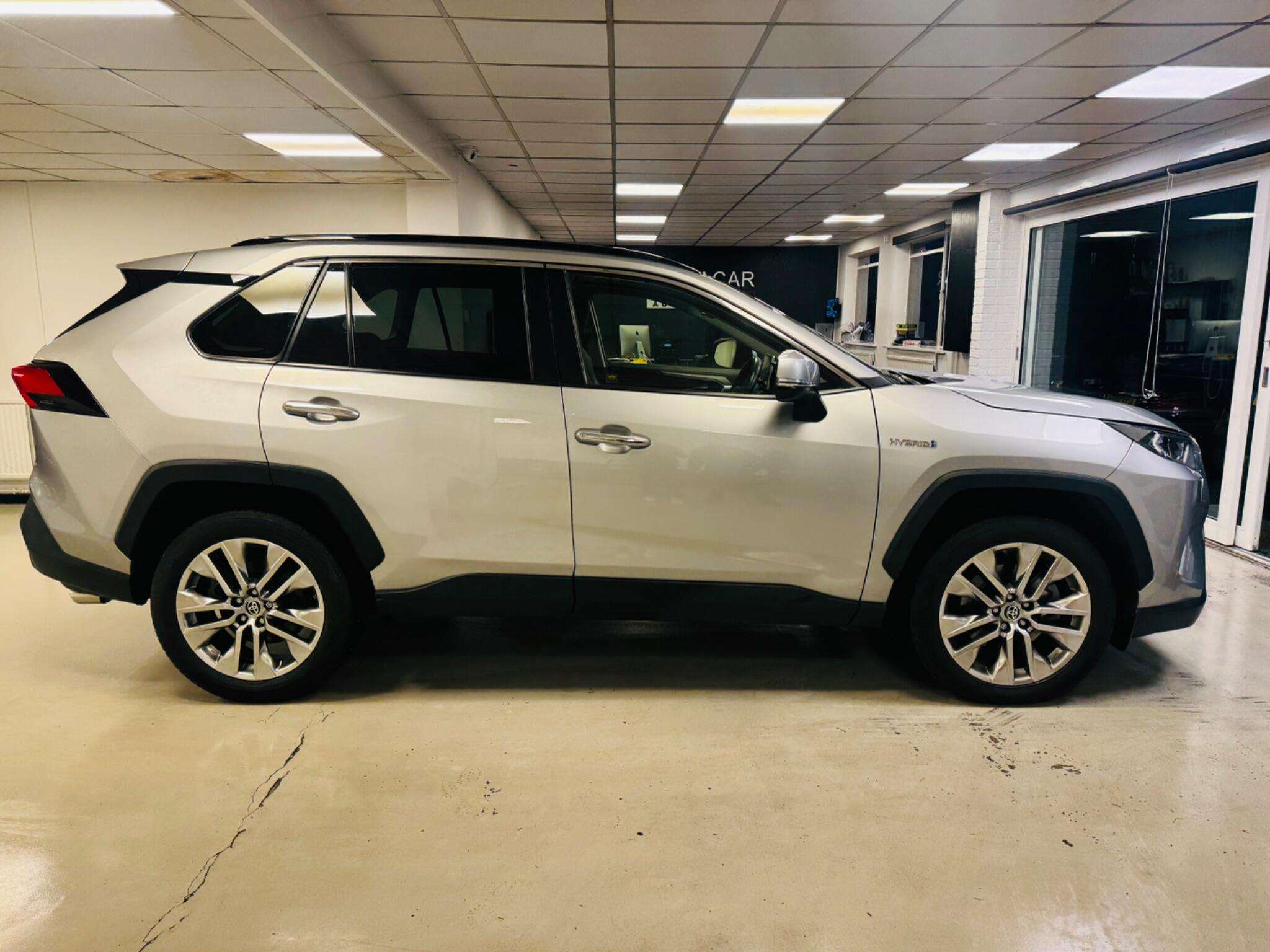 A 2021 TOYOTA RAV4 2.5 VVT-h Excel CVT 4WD Euro 6 (s/s) 5dr A 2021 TOYOTA RAV4 2.5 VVT-h Excel CVT 4WD Euro 6 (s/s) 5dr