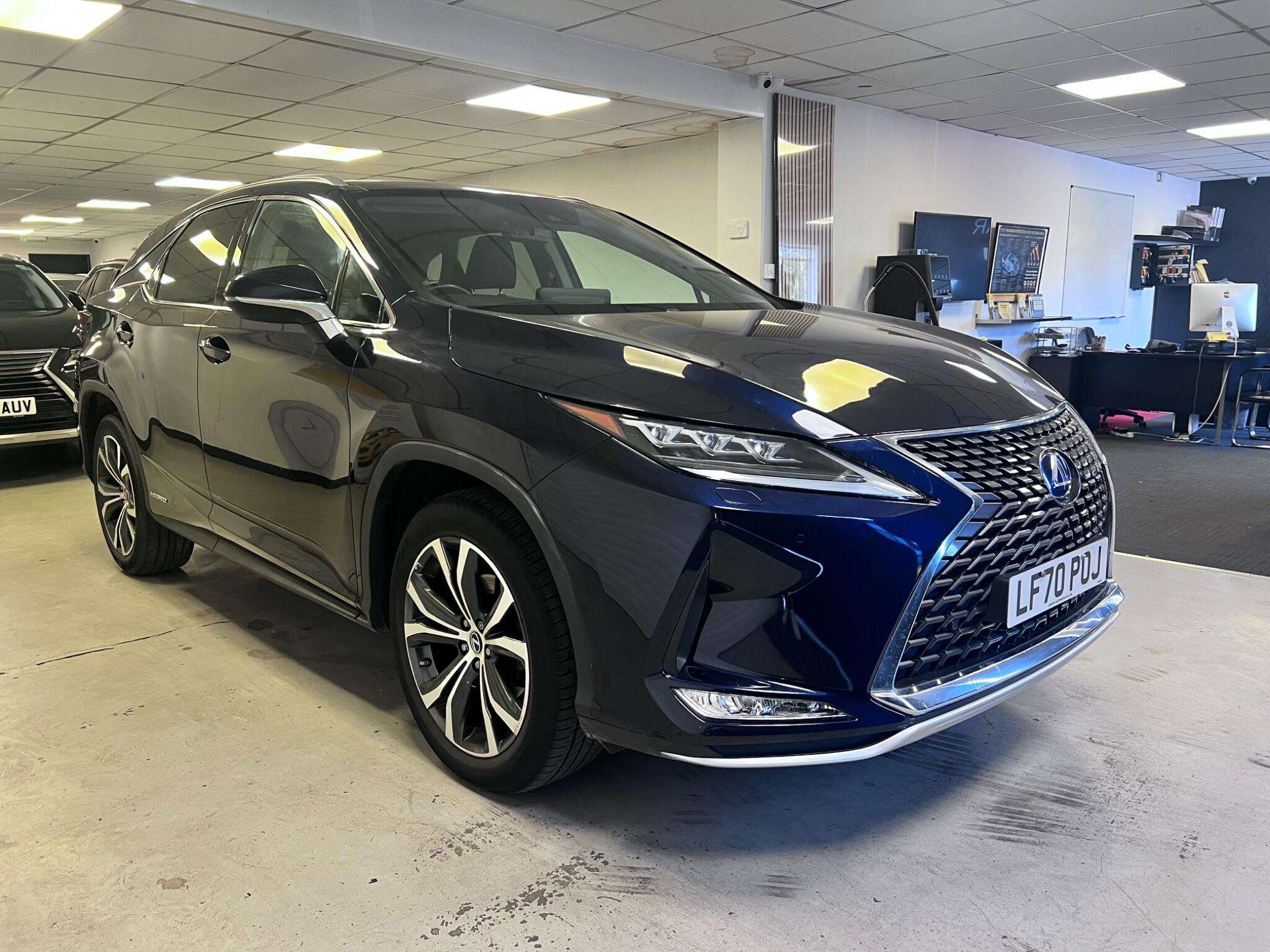 A 2020 LEXUS RX 3.5 450h V6 E-CVT 4WD Euro 6 (s/s) 5dr A 2020 LEXUS RX 3.5 450h V6 E-CVT 4WD Euro 6 (s/s) 5dr