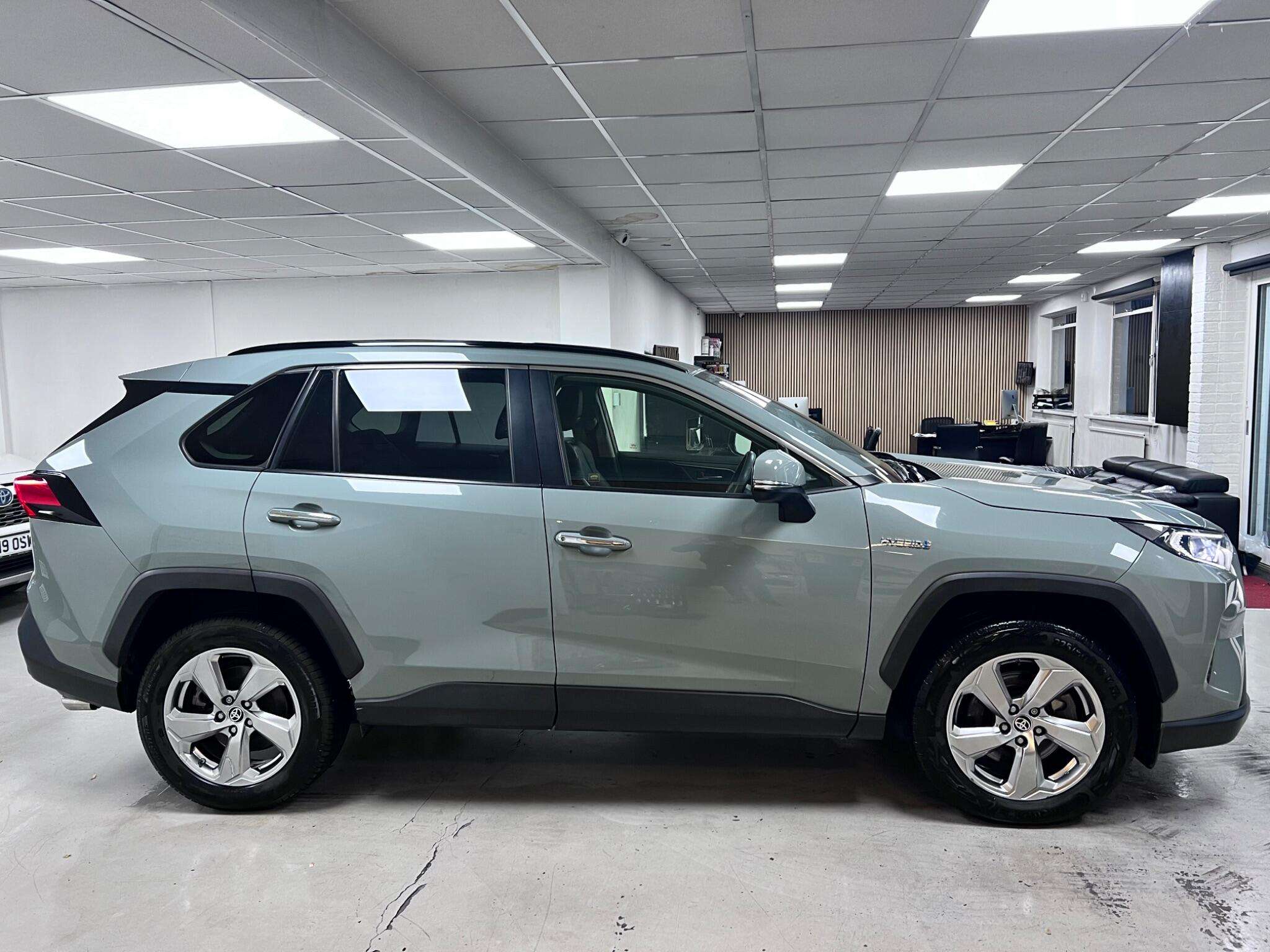 A 2020 TOYOTA RAV4 2.5 VVT-h Excel CVT Euro 6 (s/s) 5dr A 2020 TOYOTA RAV4 2.5 VVT-h Excel CVT Euro 6 (s/s) 5dr