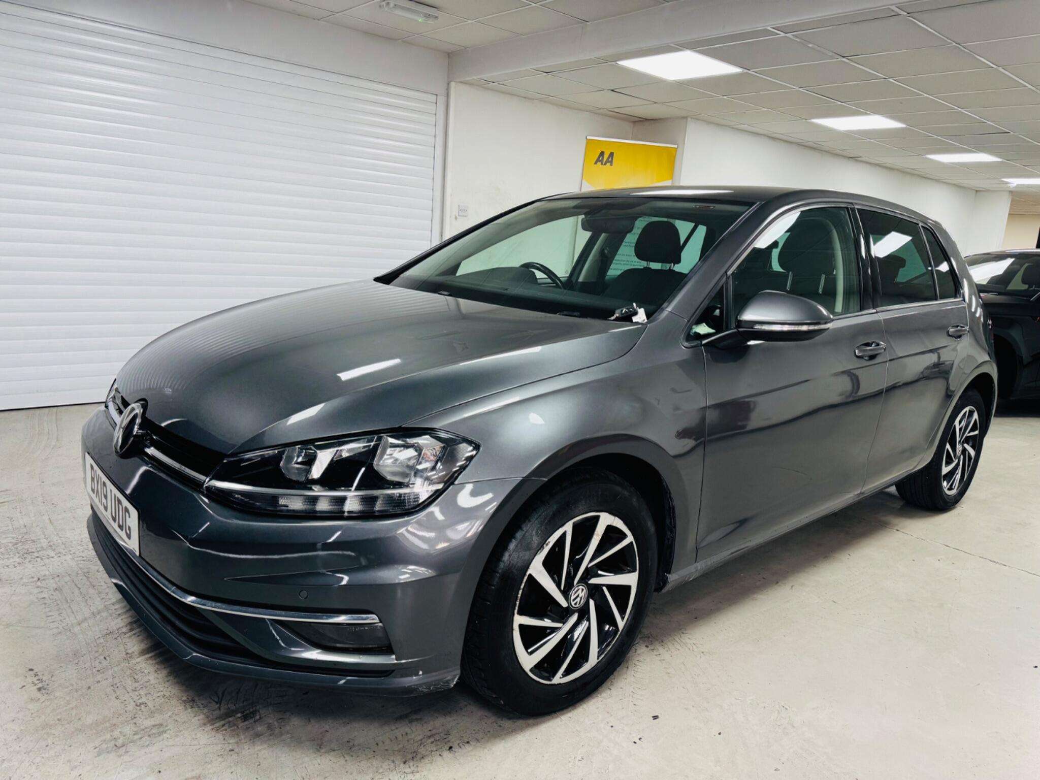 A 2019 VOLKSWAGEN GOLF 1.6 TDI Match Euro 6 (s/s) 5dr A 2019 VOLKSWAGEN GOLF 1.6 TDI Match Euro 6 (s/s) 5dr