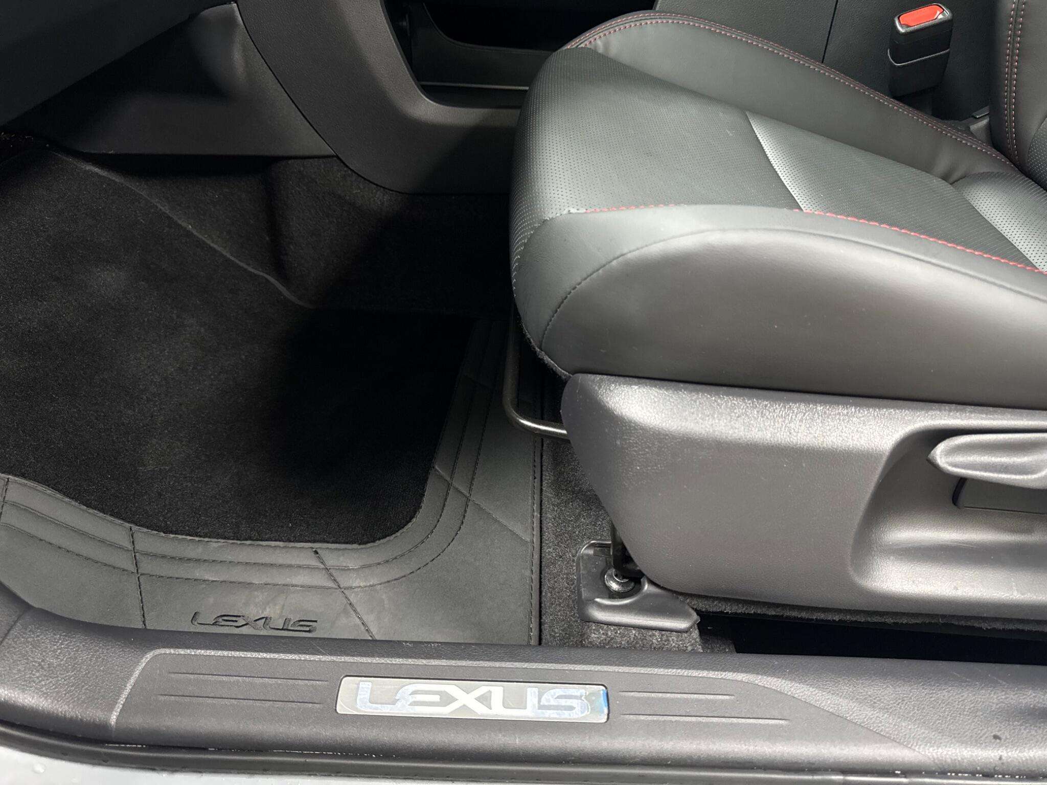 2025 LEXUS LBX 2025 LEXUS LBX