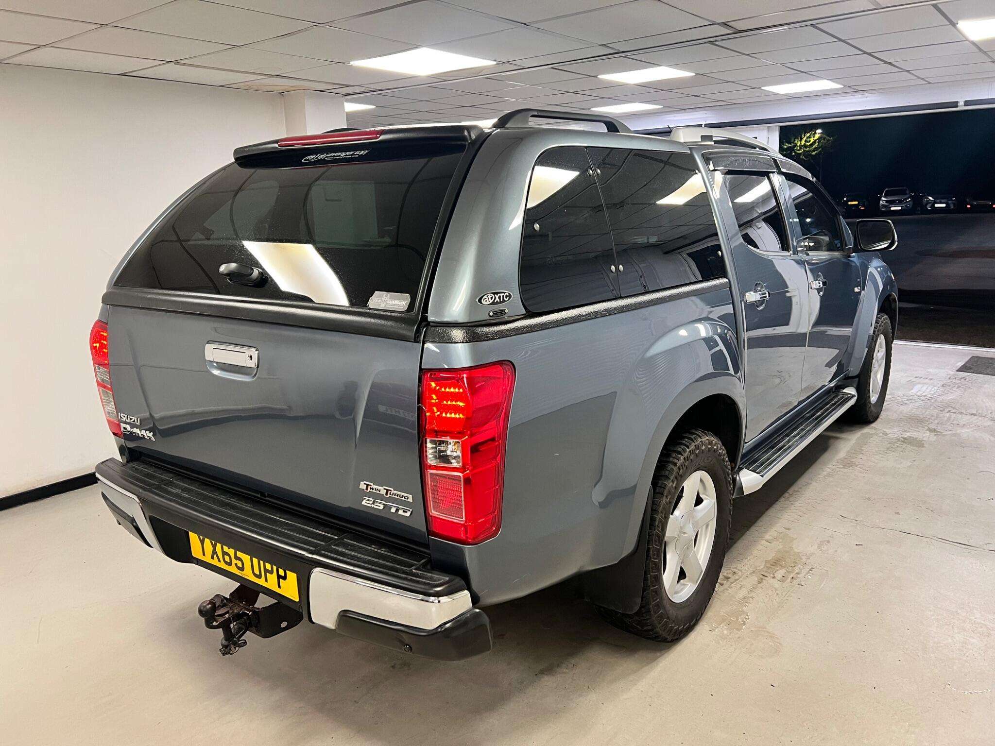 A 2015 ISUZU D-MAX 2.5 TD Utah Vision 4x4 4dr A 2015 ISUZU D-MAX 2.5 TD Utah Vision 4x4 4dr