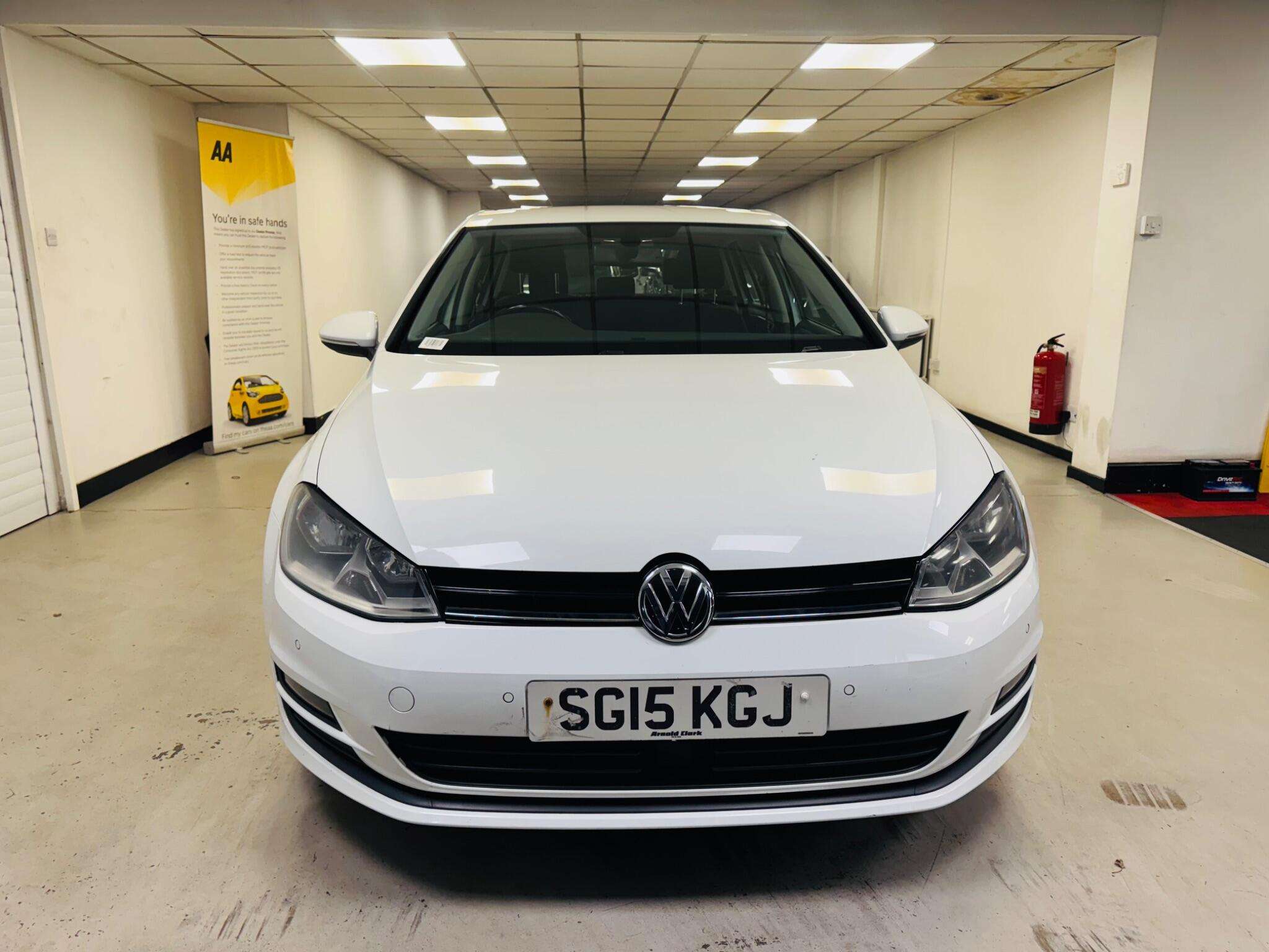 A 2015 VOLKSWAGEN GOLF 1.4 TSI BlueMotion Tech Match Euro 5 (s/s) 5dr A 2015 VOLKSWAGEN GOLF 1.4 TSI BlueMotion Tech Match Euro 5 (s/s) 5dr