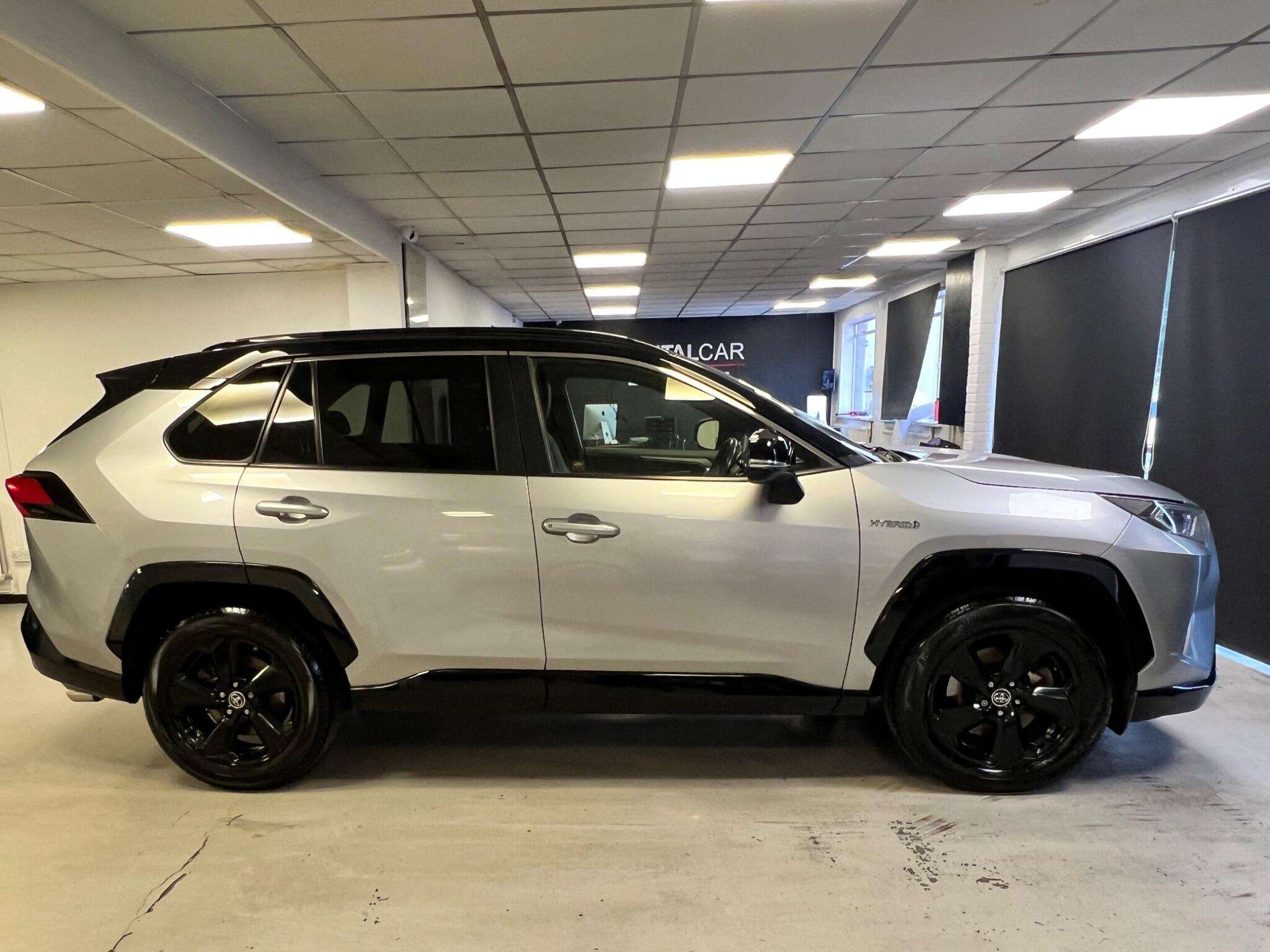 A 2019 TOYOTA RAV4 2.5 VVT-h Dynamic CVT 4WD Euro 6 (s/s) 5dr A 2019 TOYOTA RAV4 2.5 VVT-h Dynamic CVT 4WD Euro 6 (s/s) 5dr