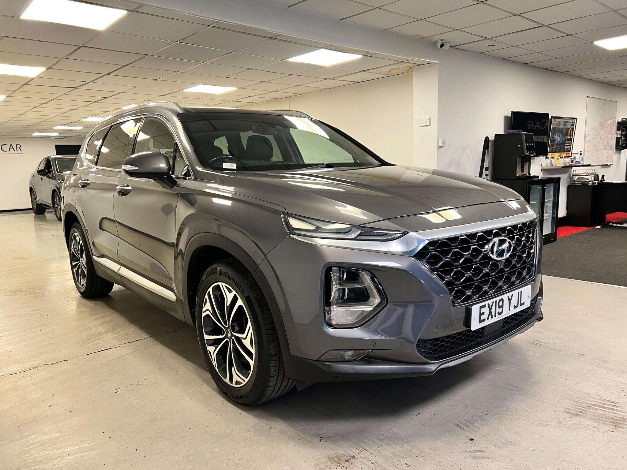 A 2019 HYUNDAI SANTA FE 2.2 CRDi Premium SE Auto Euro 6 (s/s) 5dr 7 Seat A 2019 HYUNDAI SANTA FE 2.2 CRDi Premium SE Auto Euro 6 (s/s) 5dr 7 Seat