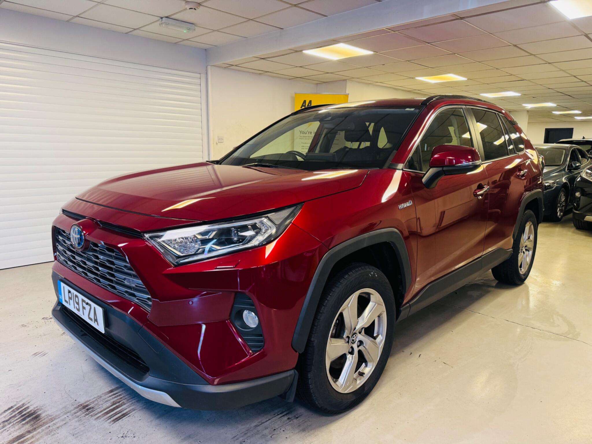 A 2019 TOYOTA RAV4 2.5 VVT-h Excel CVT Euro 6 (s/s) 5dr A 2019 TOYOTA RAV4 2.5 VVT-h Excel CVT Euro 6 (s/s) 5dr
