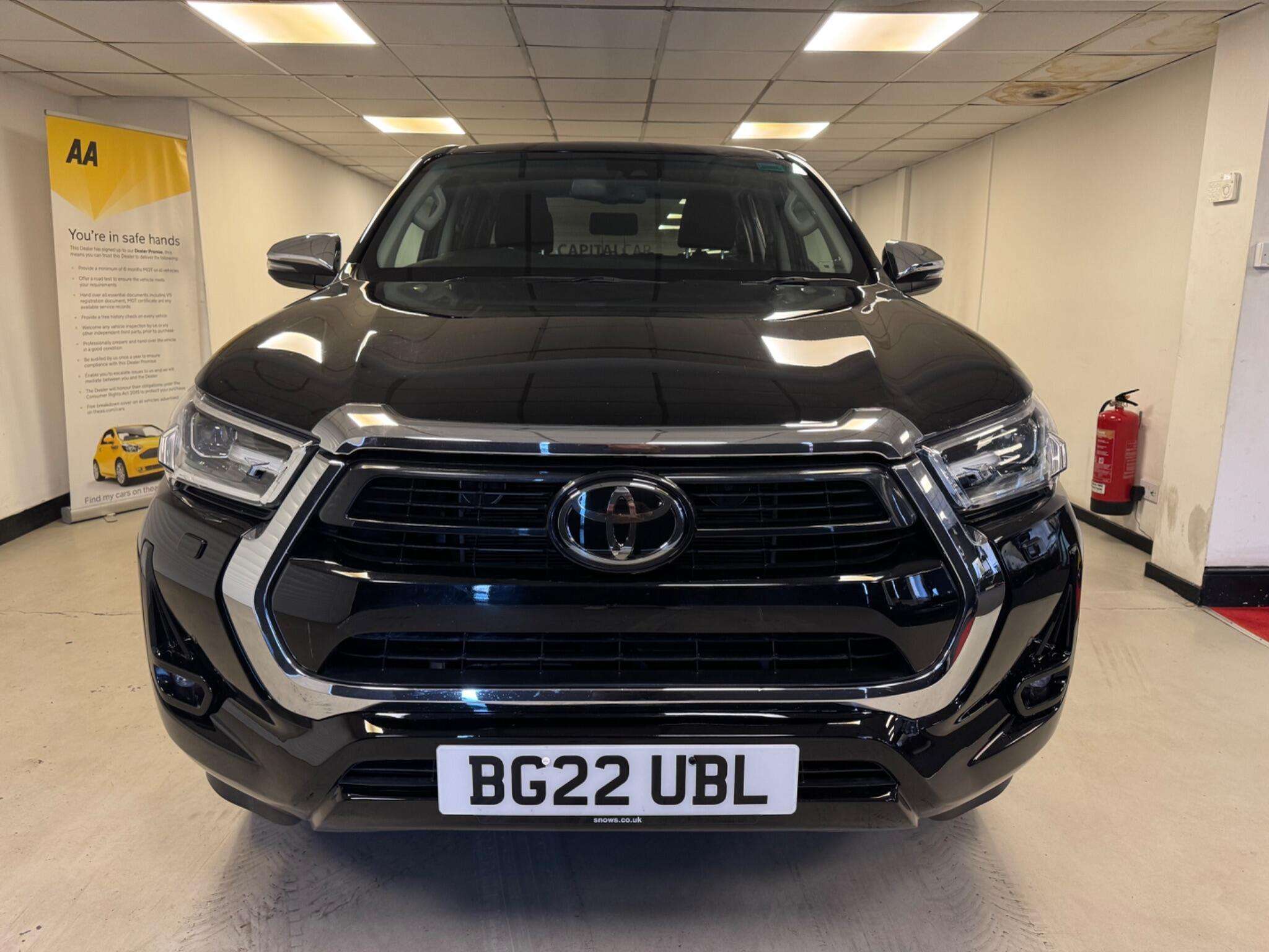 A 2022 TOYOTA HILUX 2.8 D-4D Invincible Auto 4WD Euro 6 (s/s) 4dr A 2022 TOYOTA HILUX 2.8 D-4D Invincible Auto 4WD Euro 6 (s/s) 4dr
