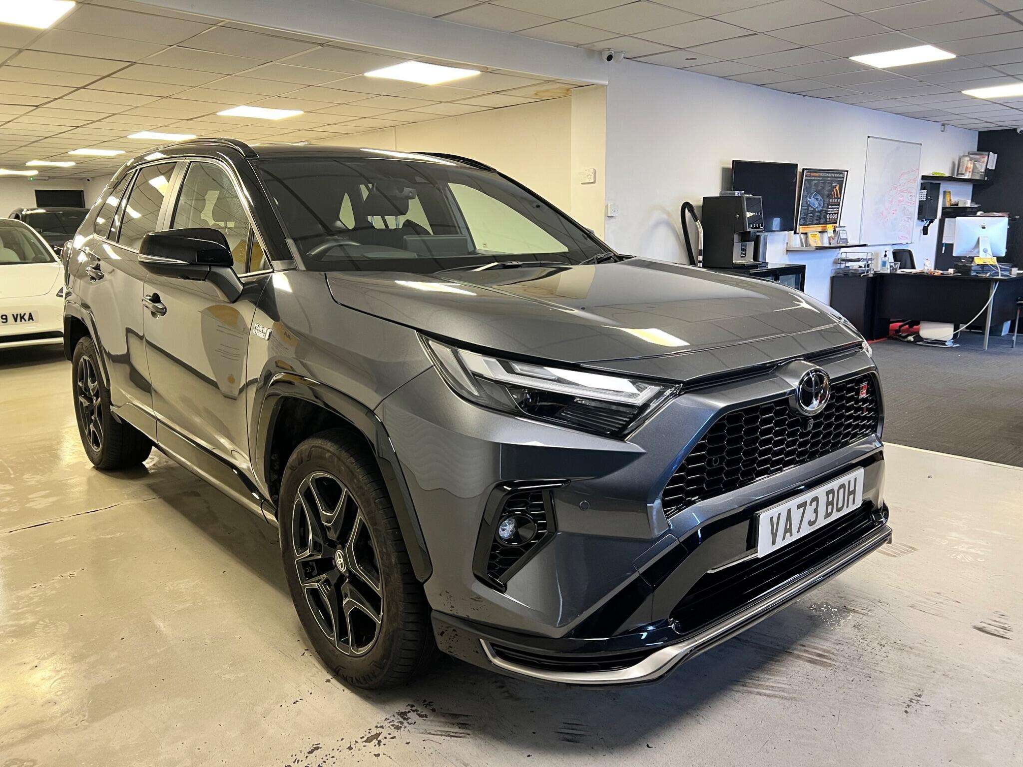 A 2024 TOYOTA RAV4 2.5 VVT 18.1kWh GR SPORT CVT 4WD Euro 6 (s/s) 5dr A 2024 TOYOTA RAV4 2.5 VVT 18.1kWh GR SPORT CVT 4WD Euro 6 (s/s) 5dr