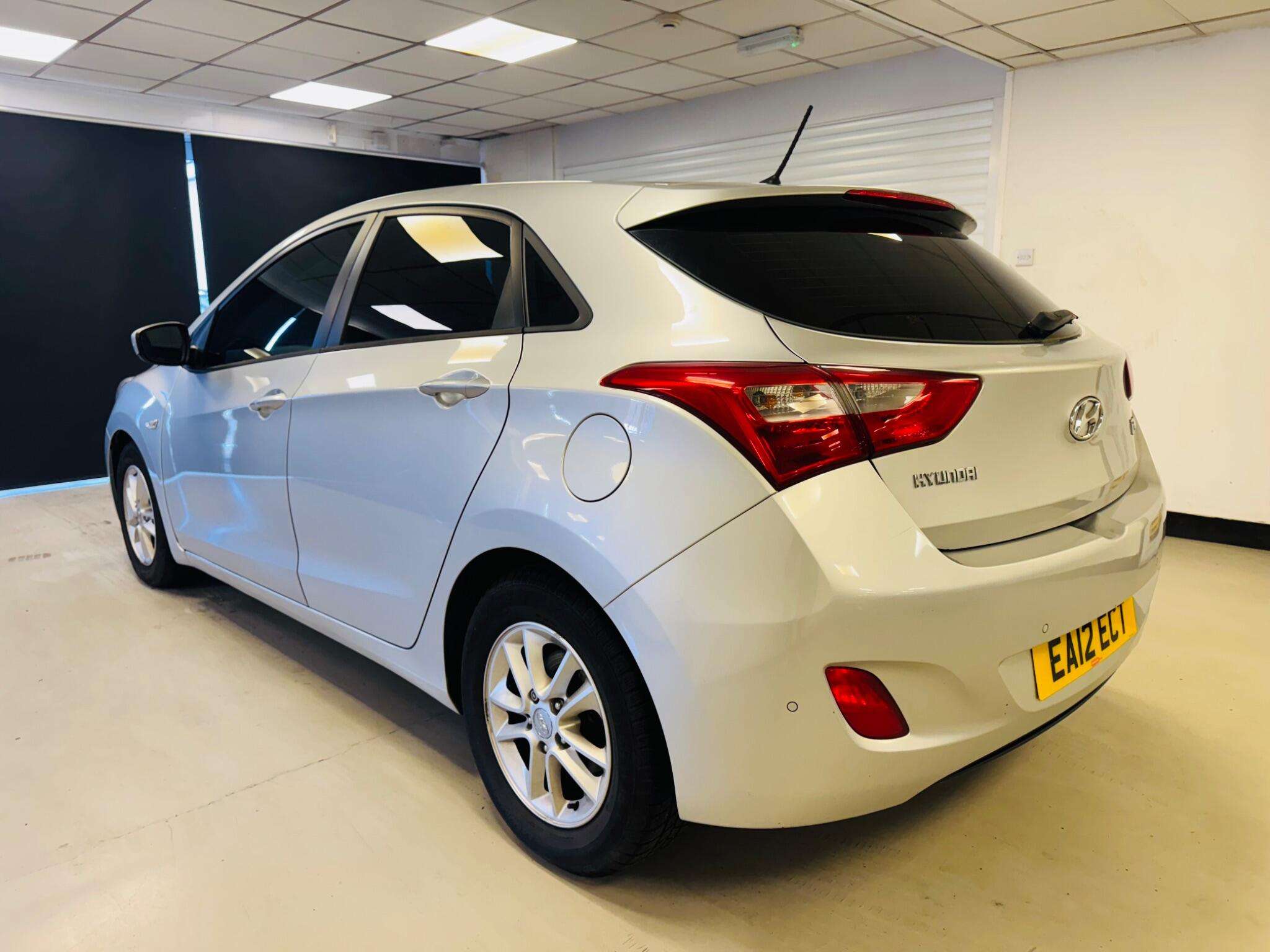 A 2012 HYUNDAI I30 1.6 CRDi Blue Drive Active Euro 5 (s/s) 5dr A 2012 HYUNDAI I30 1.6 CRDi Blue Drive Active Euro 5 (s/s) 5dr