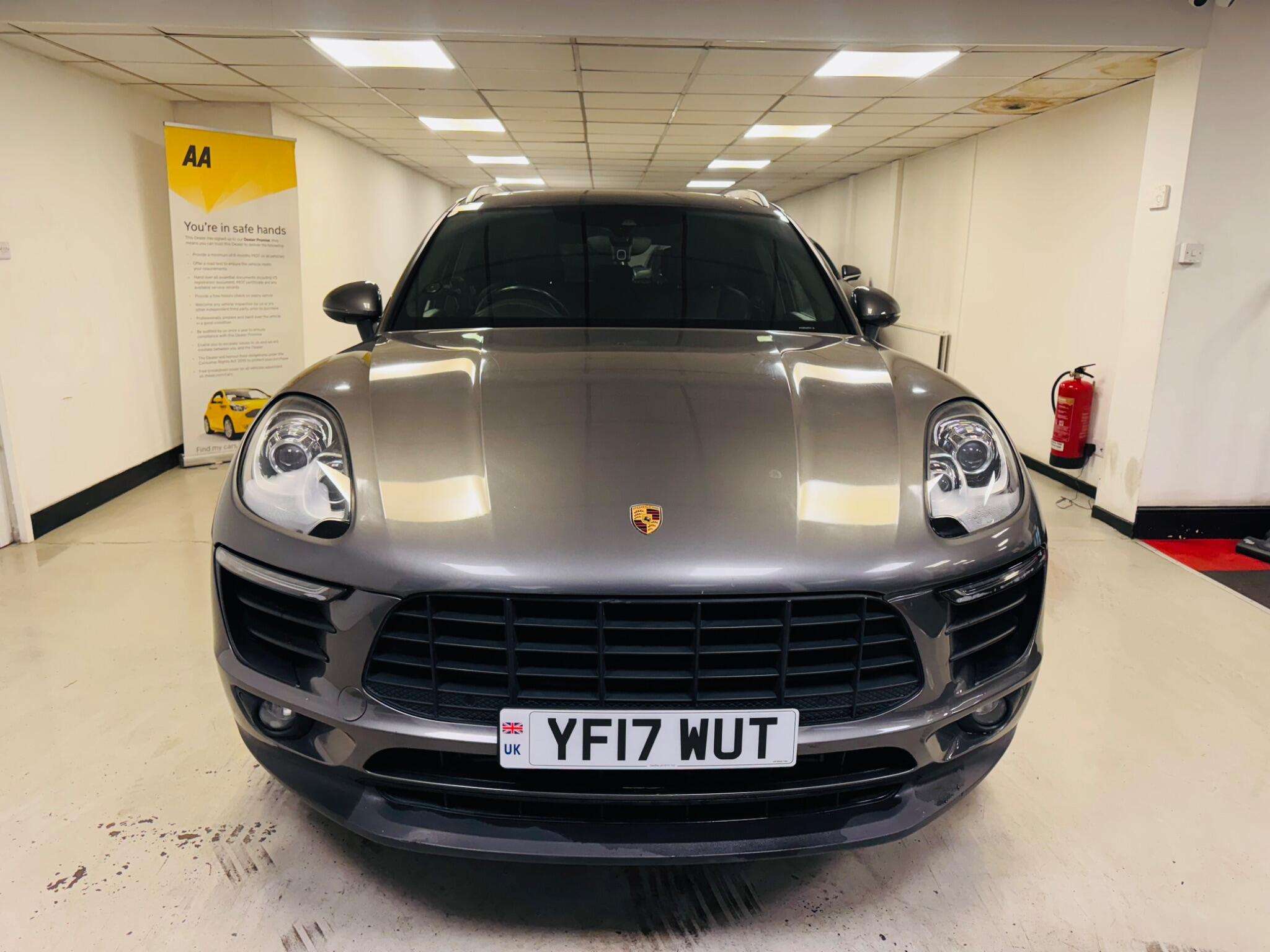 A 2017 PORSCHE MACAN 3.0 TD V6 S PDK 4WD Euro 6 (s/s) 5dr A 2017 PORSCHE MACAN 3.0 TD V6 S PDK 4WD Euro 6 (s/s) 5dr