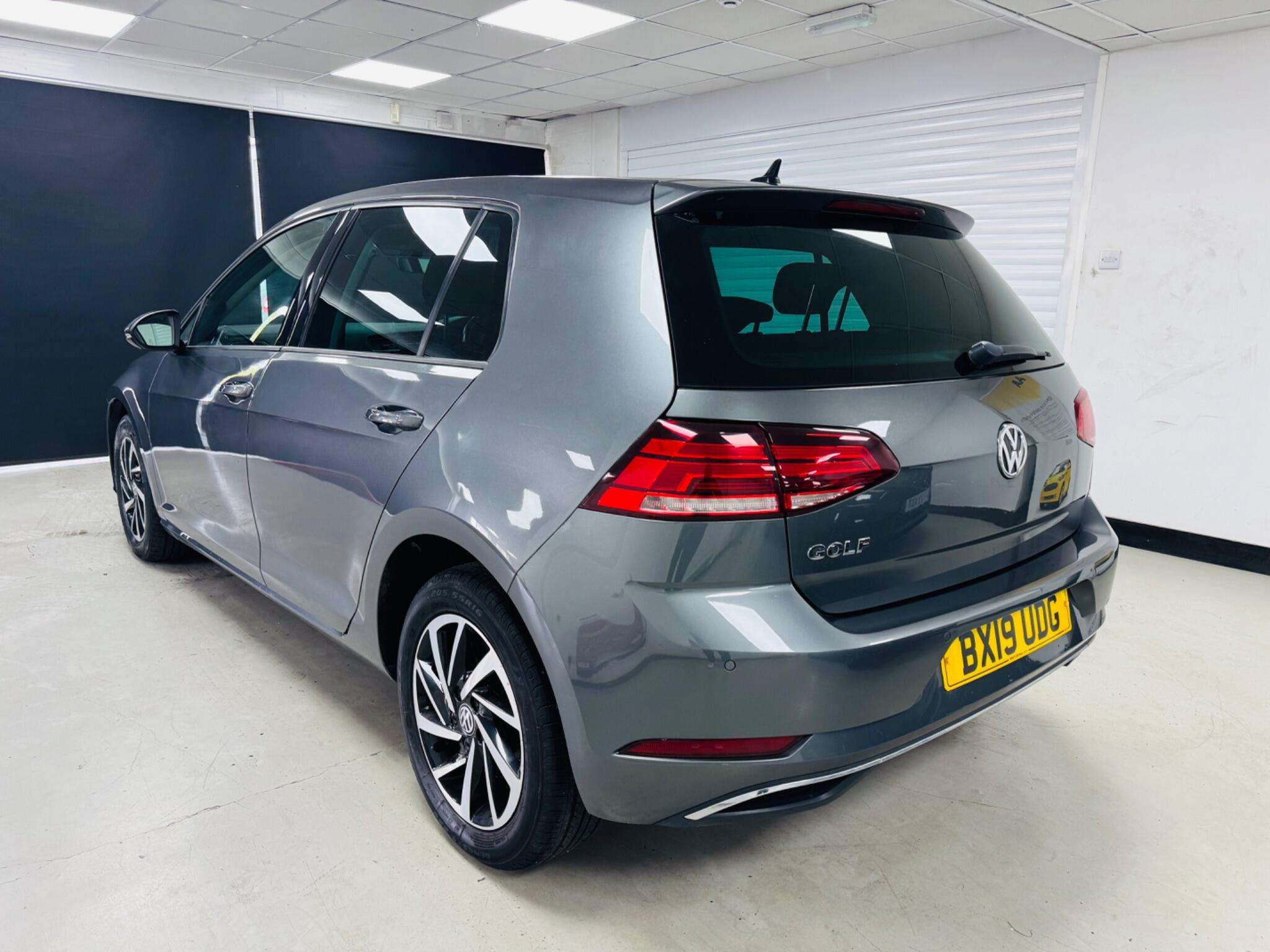 A 2019 VOLKSWAGEN GOLF 1.6 TDI Match Euro 6 (s/s) 5dr A 2019 VOLKSWAGEN GOLF 1.6 TDI Match Euro 6 (s/s) 5dr