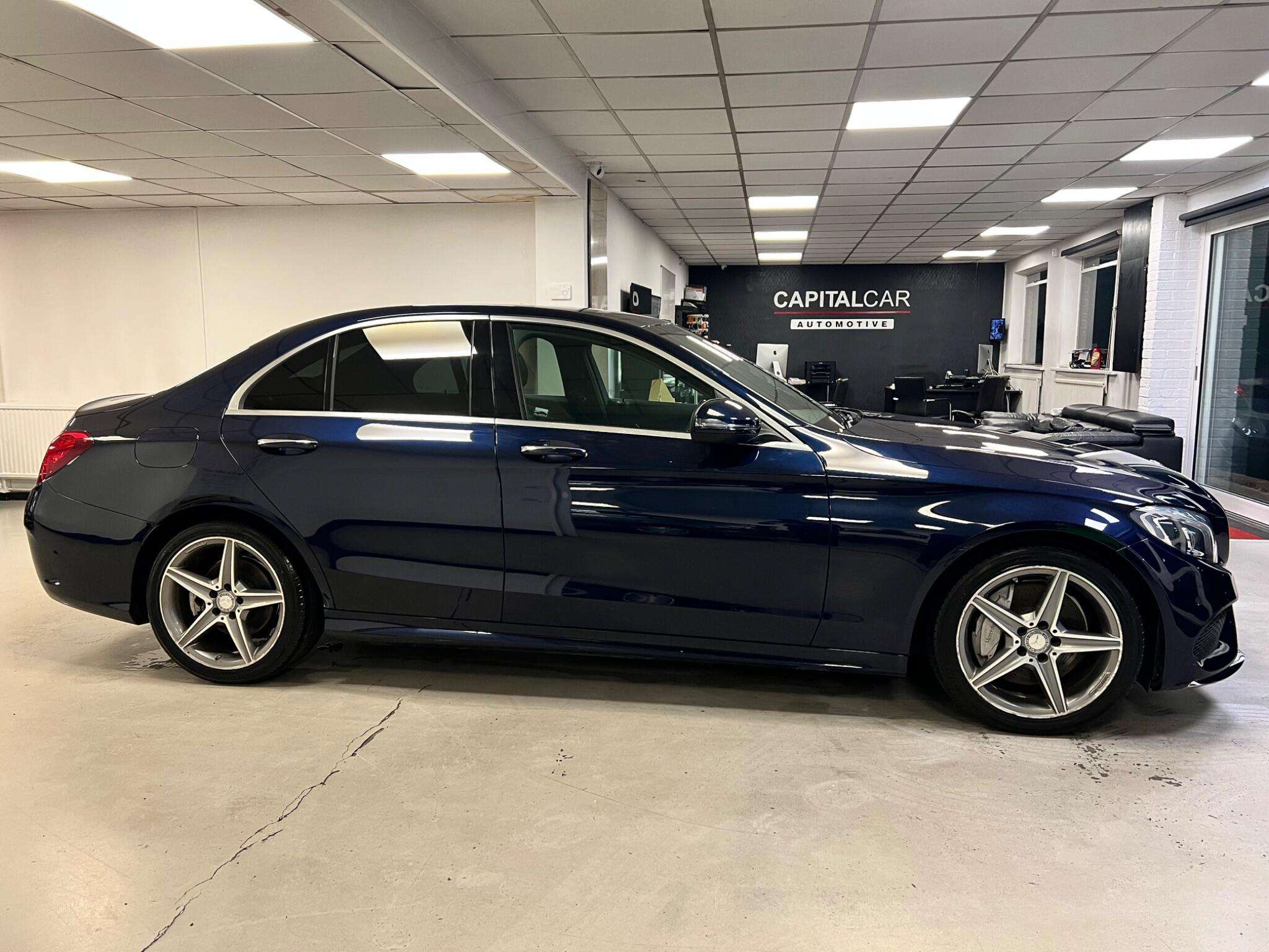 A 2017 MERCEDES-BENZ C CLASS 2.1 C300dh AMG Line (Premium) G-Tronic+ Euro 6 (s/s) 4dr A 2017 MERCEDES-BENZ C CLASS 2.1 C300dh AMG Line (Premium) G-Tronic+ Euro 6 (s/s) 4dr