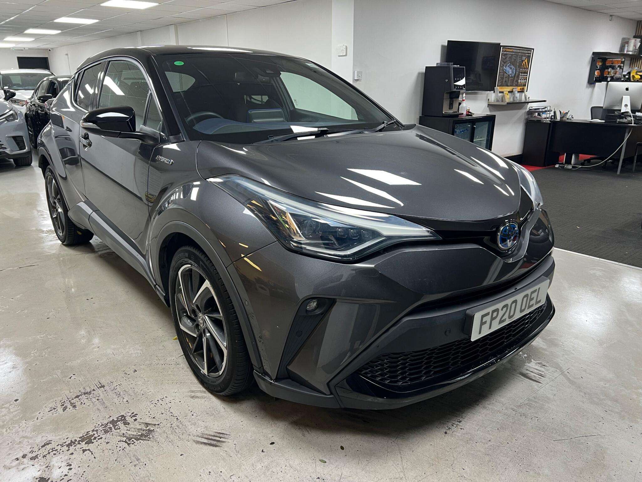 A 2020 TOYOTA C-HR 1.8 VVT-h Dynamic CVT Euro 6 (s/s) 5dr A 2020 TOYOTA C-HR 1.8 VVT-h Dynamic CVT Euro 6 (s/s) 5dr