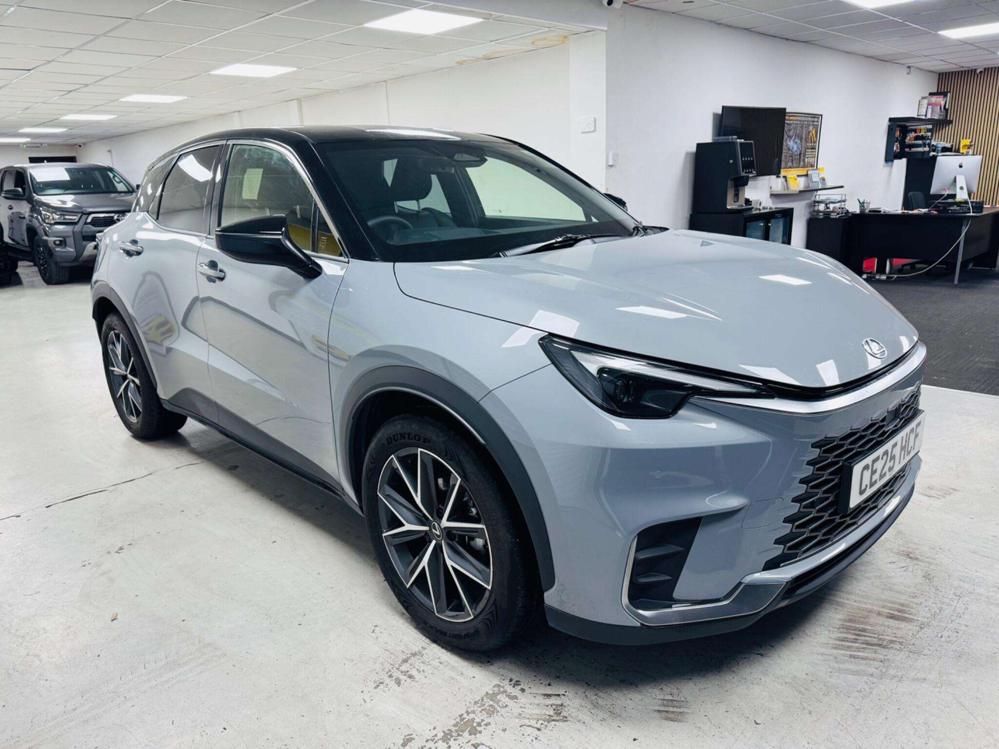A 2025 LEXUS LBX 1.5 VVT-iE Premium Plus E-CVT Euro 6 (s/s) 5dr A 2025 LEXUS LBX 1.5 VVT-iE Premium Plus E-CVT Euro 6 (s/s) 5dr