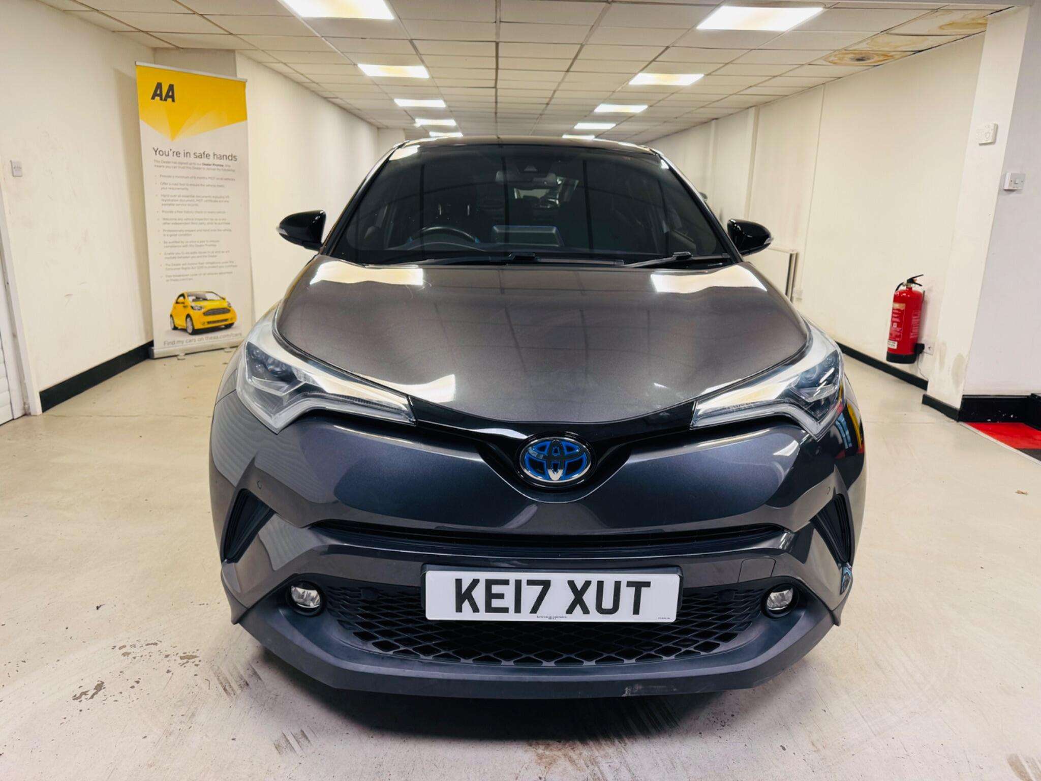 A 2017 TOYOTA C-HR 1.8 VVT-h Dynamic CVT Euro 6 (s/s) 5dr A 2017 TOYOTA C-HR 1.8 VVT-h Dynamic CVT Euro 6 (s/s) 5dr