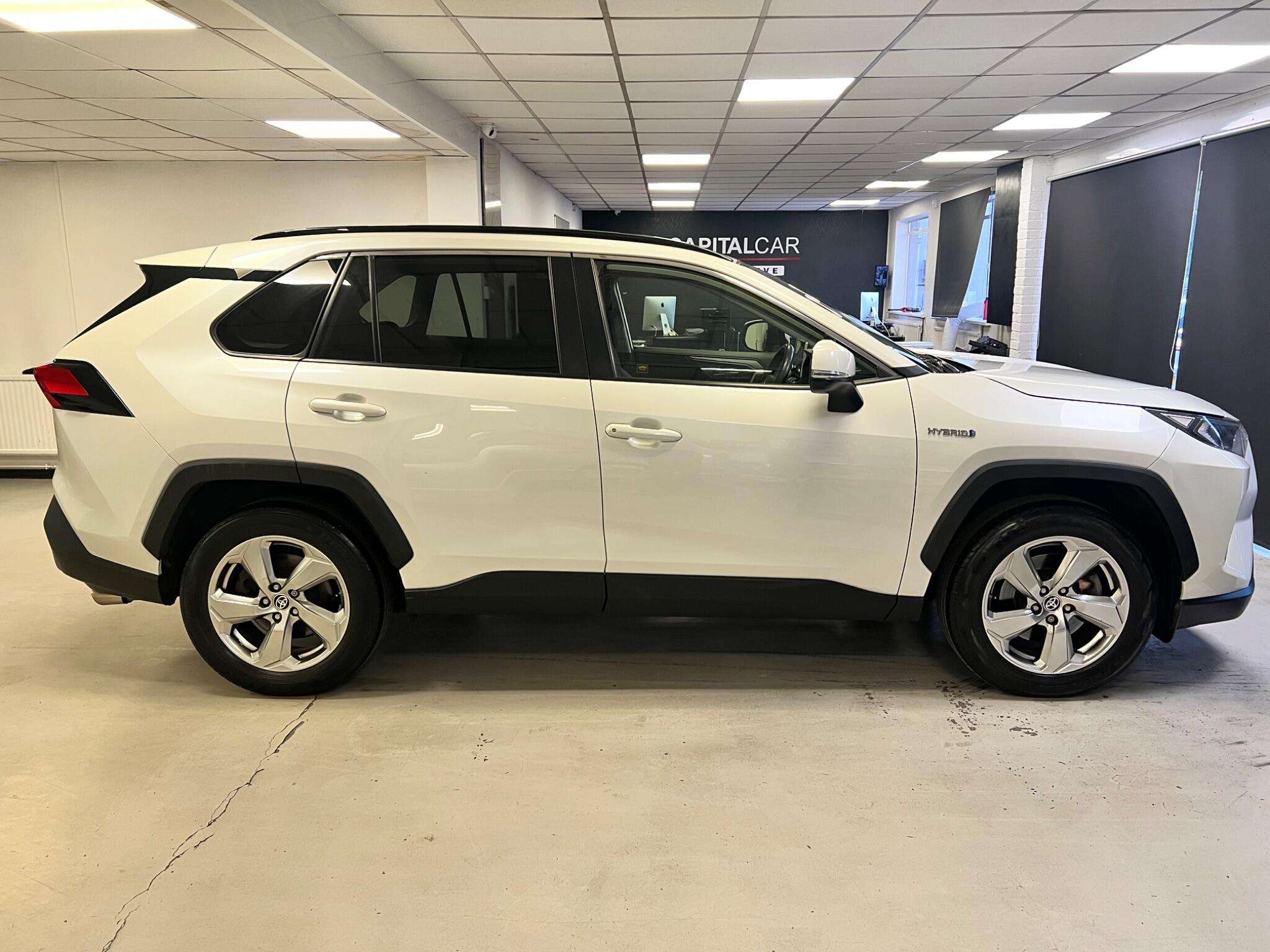A 2020 TOYOTA RAV4 2.5 VVT-h Design CVT 4WD Euro 6 (s/s) 5dr A 2020 TOYOTA RAV4 2.5 VVT-h Design CVT 4WD Euro 6 (s/s) 5dr