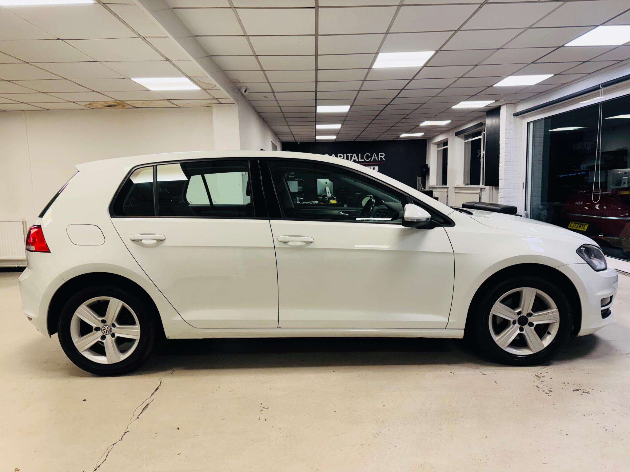 A 2015 VOLKSWAGEN GOLF 1.4 TSI BlueMotion Tech Match Euro 5 (s/s) 5dr A 2015 VOLKSWAGEN GOLF 1.4 TSI BlueMotion Tech Match Euro 5 (s/s) 5dr