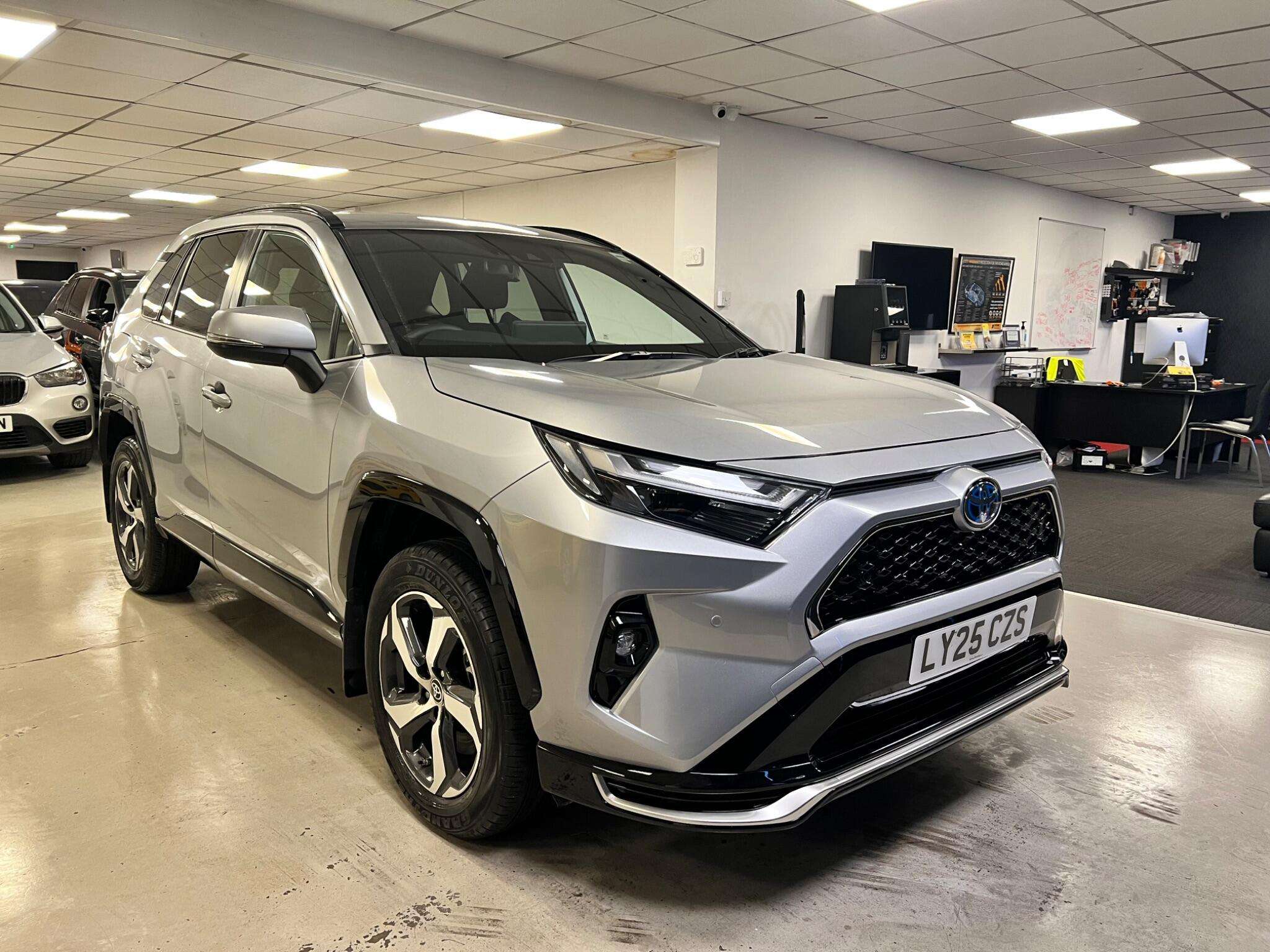 A 2025 TOYOTA RAV4 2.5 VVT 18.1kWh Design CVT 4WD Euro 6 (s/s) 5dr A 2025 TOYOTA RAV4 2.5 VVT 18.1kWh Design CVT 4WD Euro 6 (s/s) 5dr