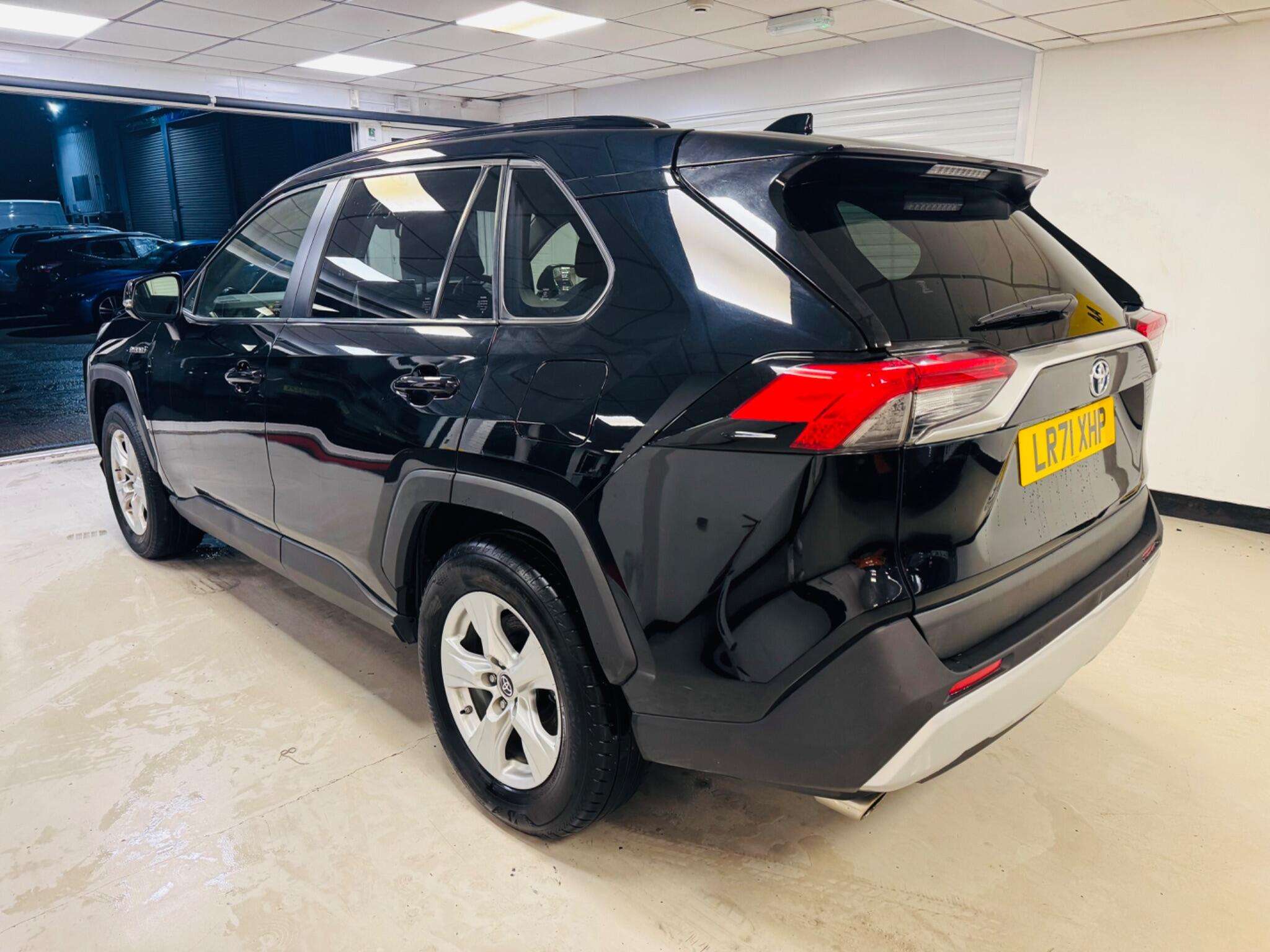 A 2021 TOYOTA RAV4 2.5 VVT-h Icon CVT Euro 6 (s/s) 5dr A 2021 TOYOTA RAV4 2.5 VVT-h Icon CVT Euro 6 (s/s) 5dr