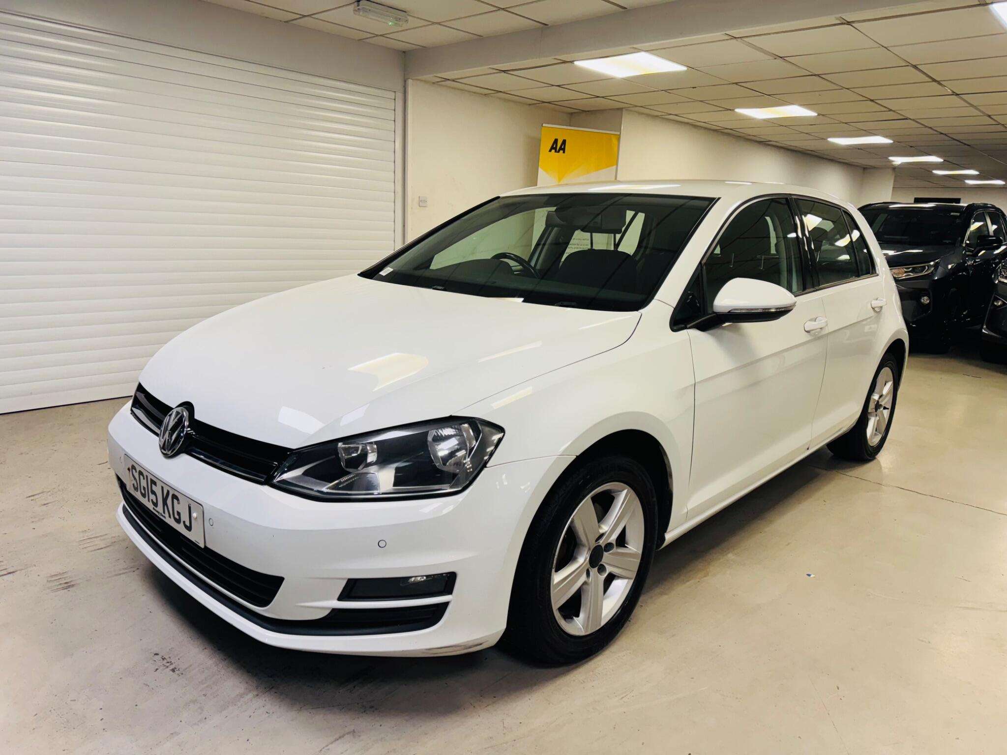 A 2015 VOLKSWAGEN GOLF 1.4 TSI BlueMotion Tech Match Euro 5 (s/s) 5dr A 2015 VOLKSWAGEN GOLF 1.4 TSI BlueMotion Tech Match Euro 5 (s/s) 5dr