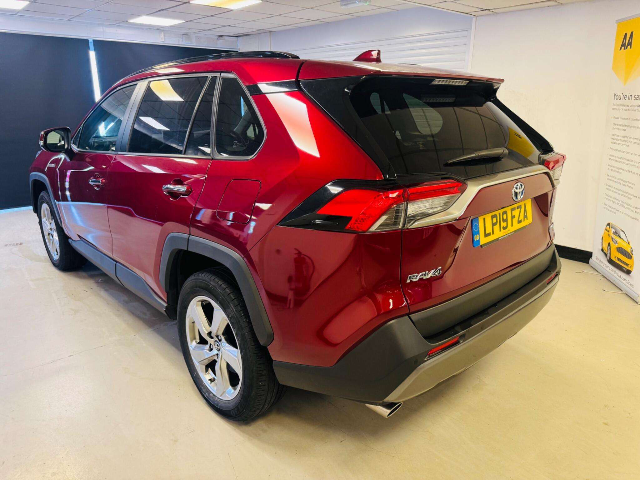 A 2019 TOYOTA RAV4 2.5 VVT-h Excel CVT Euro 6 (s/s) 5dr A 2019 TOYOTA RAV4 2.5 VVT-h Excel CVT Euro 6 (s/s) 5dr