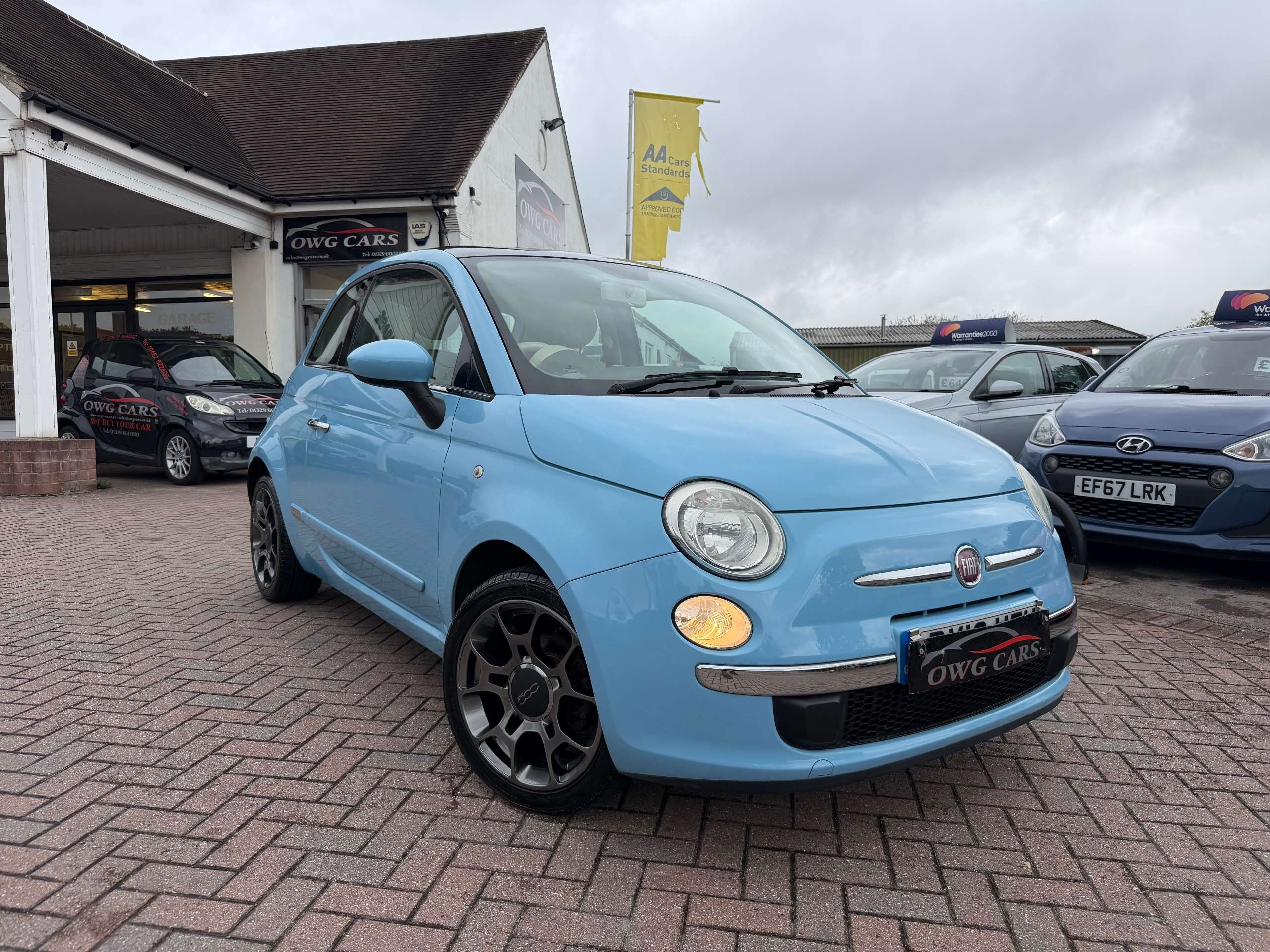 A 2012 FIAT 500 1.2 Lounge Hatchback 3dr Petrol Manual Euro 5 (s/s) (69 bhp) A 2012 FIAT 500 1.2 Lounge Hatchback 3dr Petrol Manual Euro 5 (s/s) (69 bhp)
