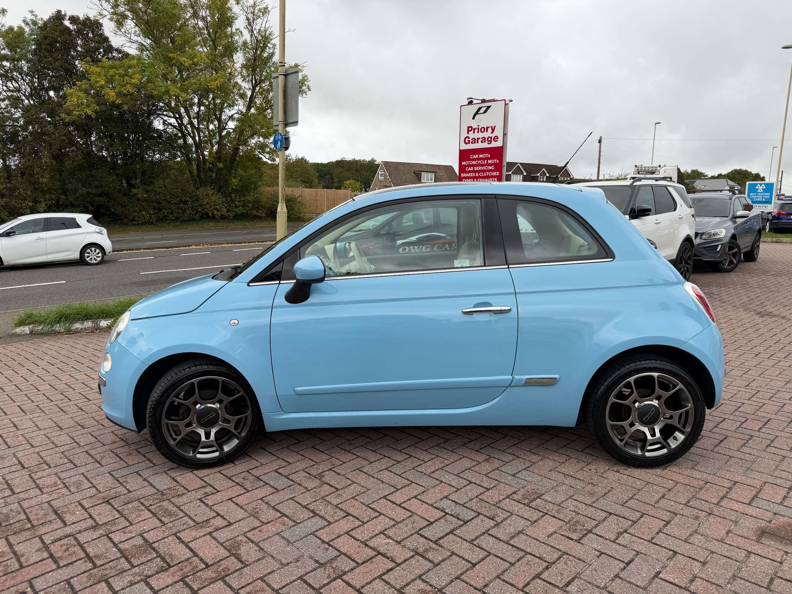 A 2012 FIAT 500 1.2 Lounge Hatchback 3dr Petrol Manual Euro 5 (s/s) (69 bhp) A 2012 FIAT 500 1.2 Lounge Hatchback 3dr Petrol Manual Euro 5 (s/s) (69 bhp)
