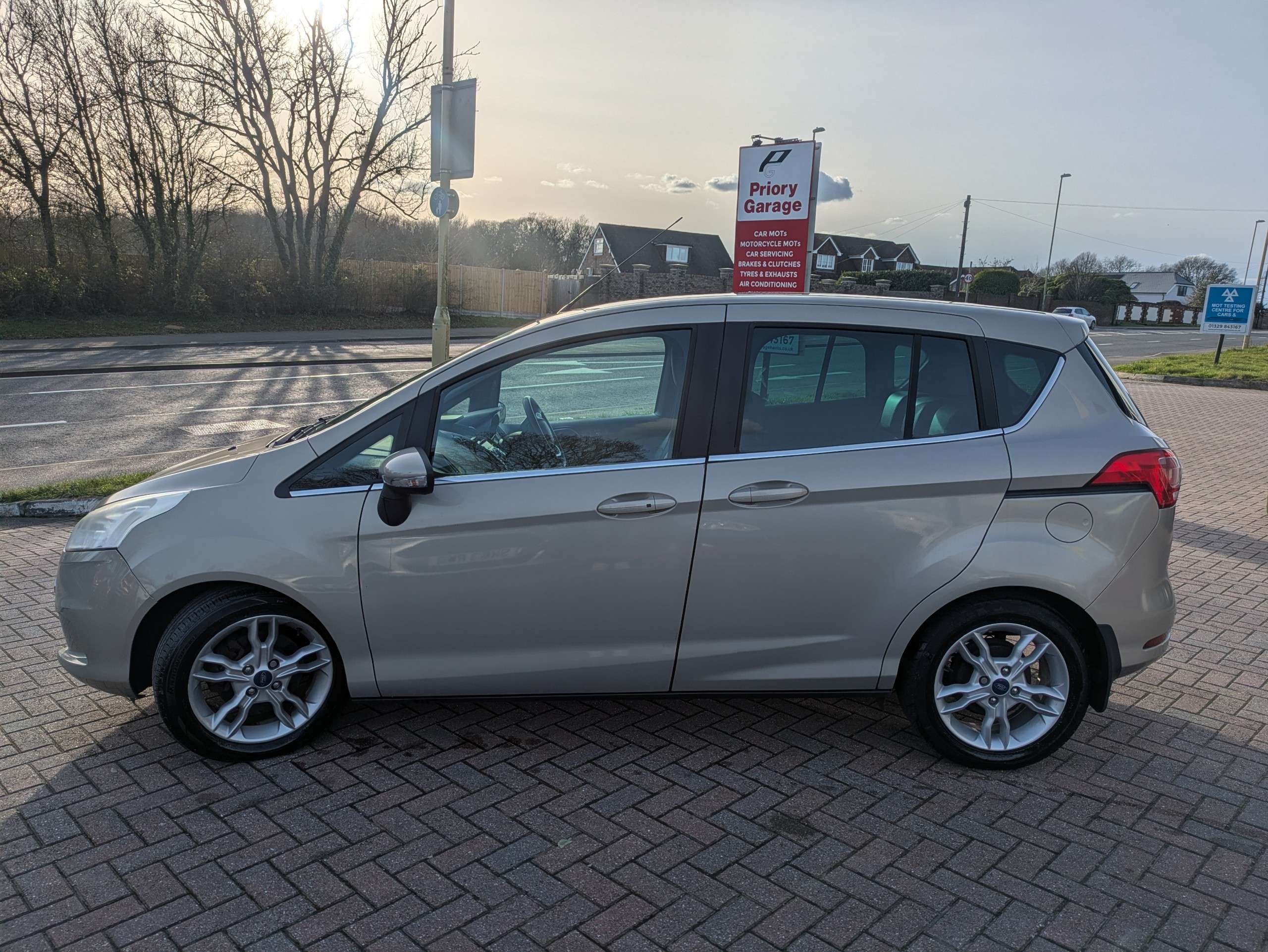A 2014 FORD B-MAX TITANIUM X A 2014 FORD B-MAX TITANIUM X