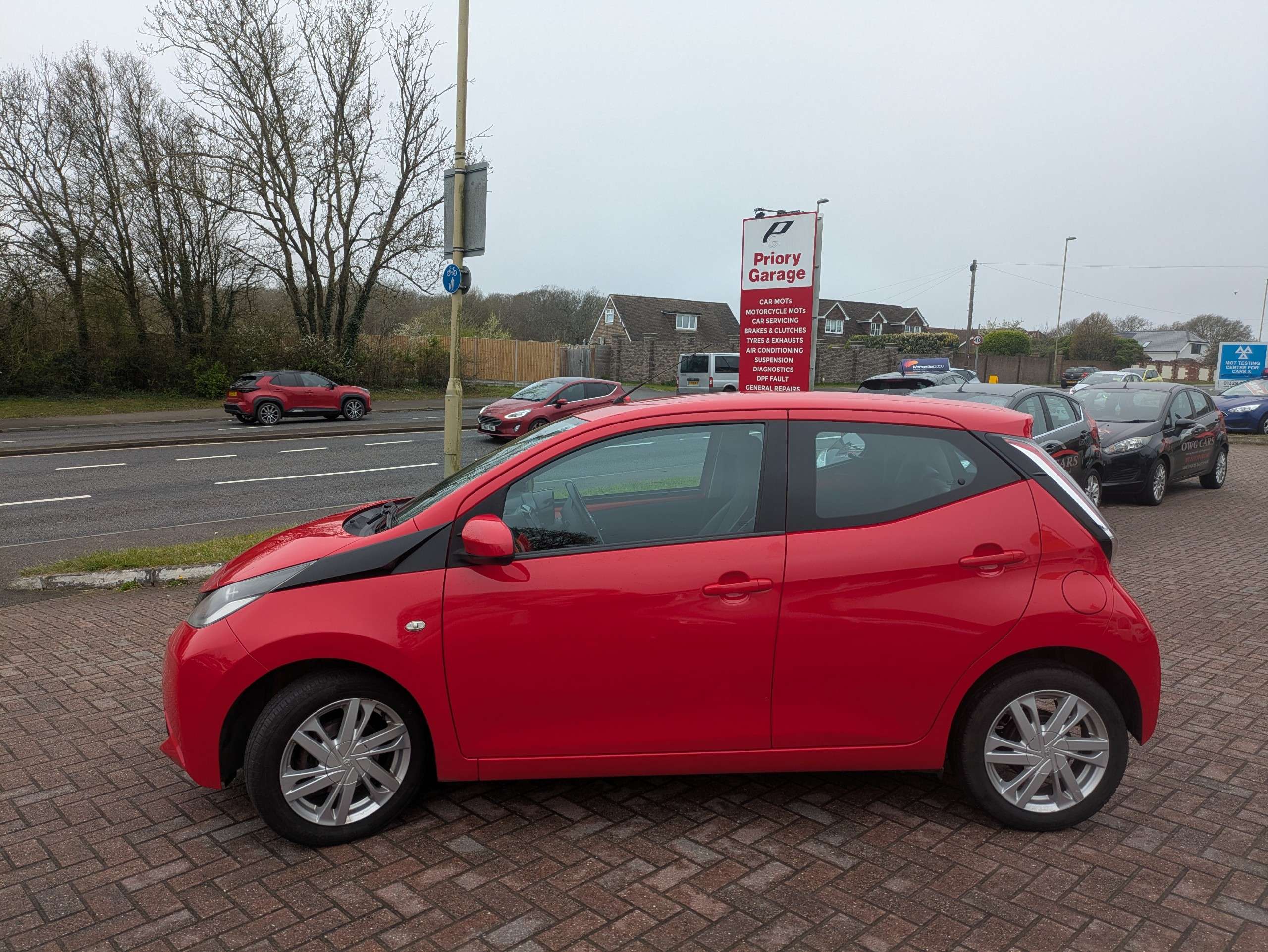 A 2016 TOYOTA AYGO 1.0 VVT-i x-pression Hatchback 5dr Petrol Manual Euro 6 (68 ps) A 2016 TOYOTA AYGO 1.0 VVT-i x-pression Hatchback 5dr Petrol Manual Euro 6 (68 ps)