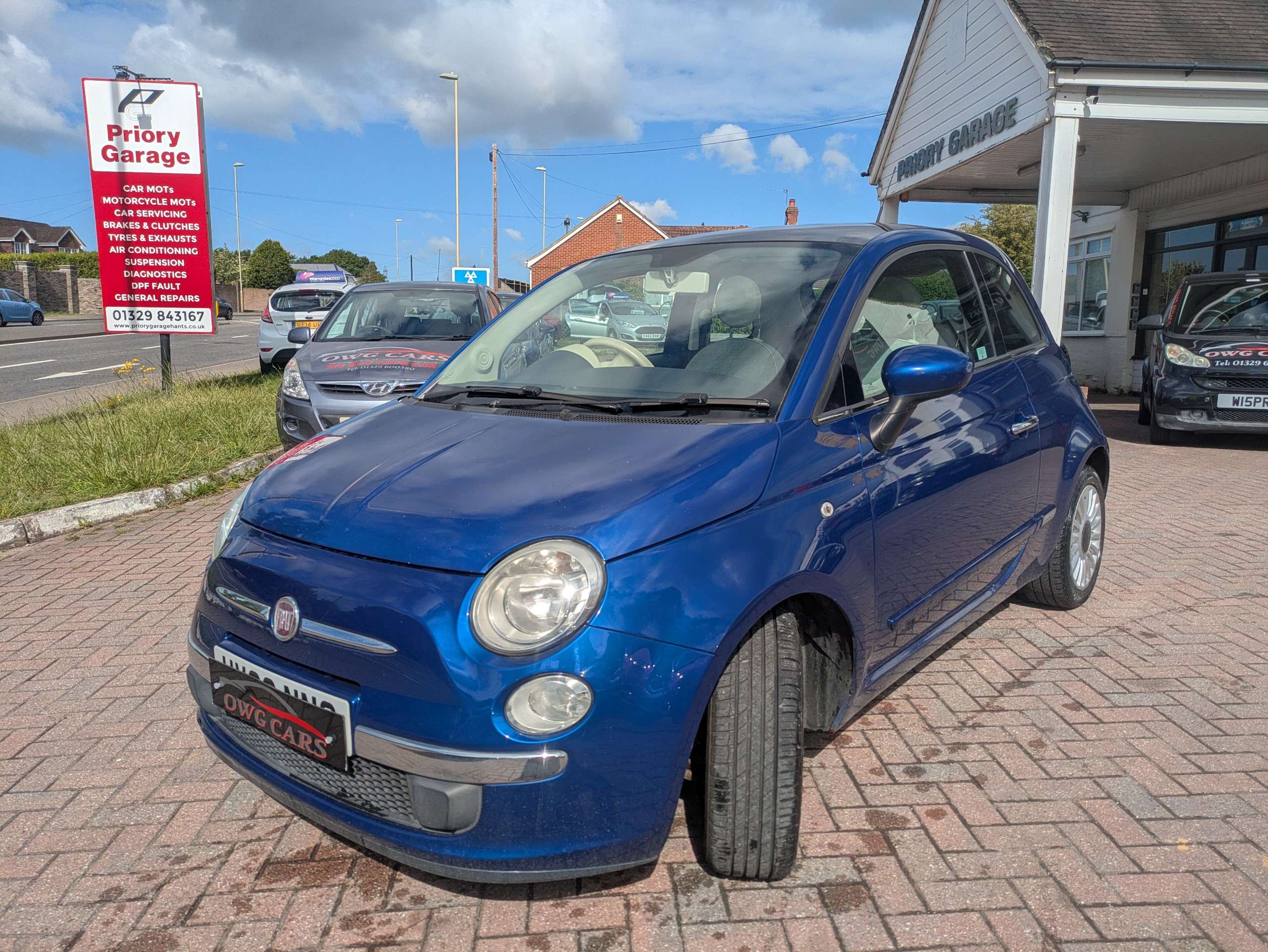 A 2010 FIAT 500 1.2 Lounge Hatchback 3dr Petrol Manual Euro 5 (s/s) (69 bhp) A 2010 FIAT 500 1.2 Lounge Hatchback 3dr Petrol Manual Euro 5 (s/s) (69 bhp)