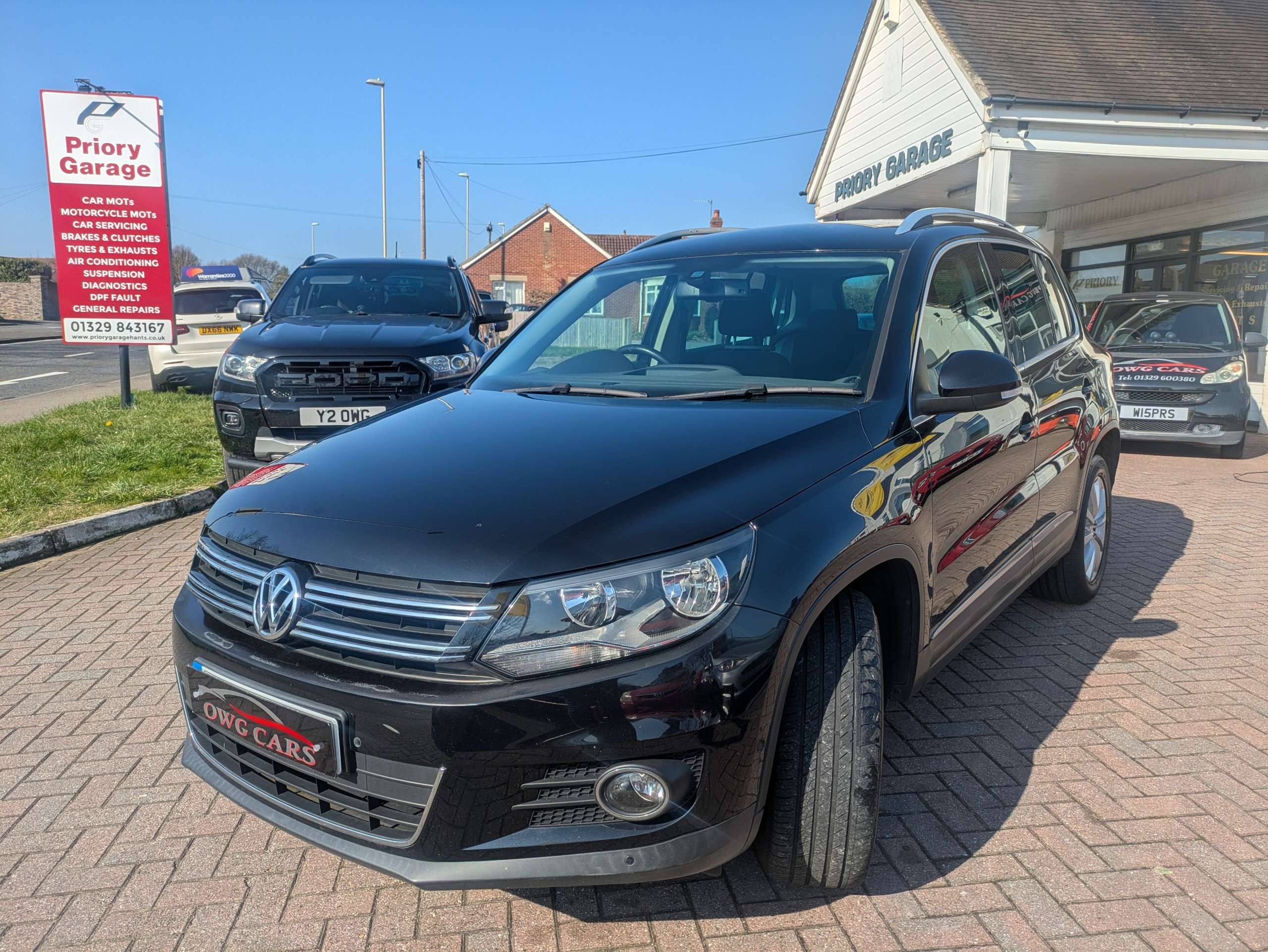 A 2013 VOLKSWAGEN TIGUAN 2.0 TDI BlueMotion Tech Match SUV 5dr Diesel Manual 4WD Euro 5 (s/s) (140 ps) A 2013 VOLKSWAGEN TIGUAN 2.0 TDI BlueMotion Tech Match SUV 5dr Diesel Manual 4WD Euro 5 (s/s) (140 ps)