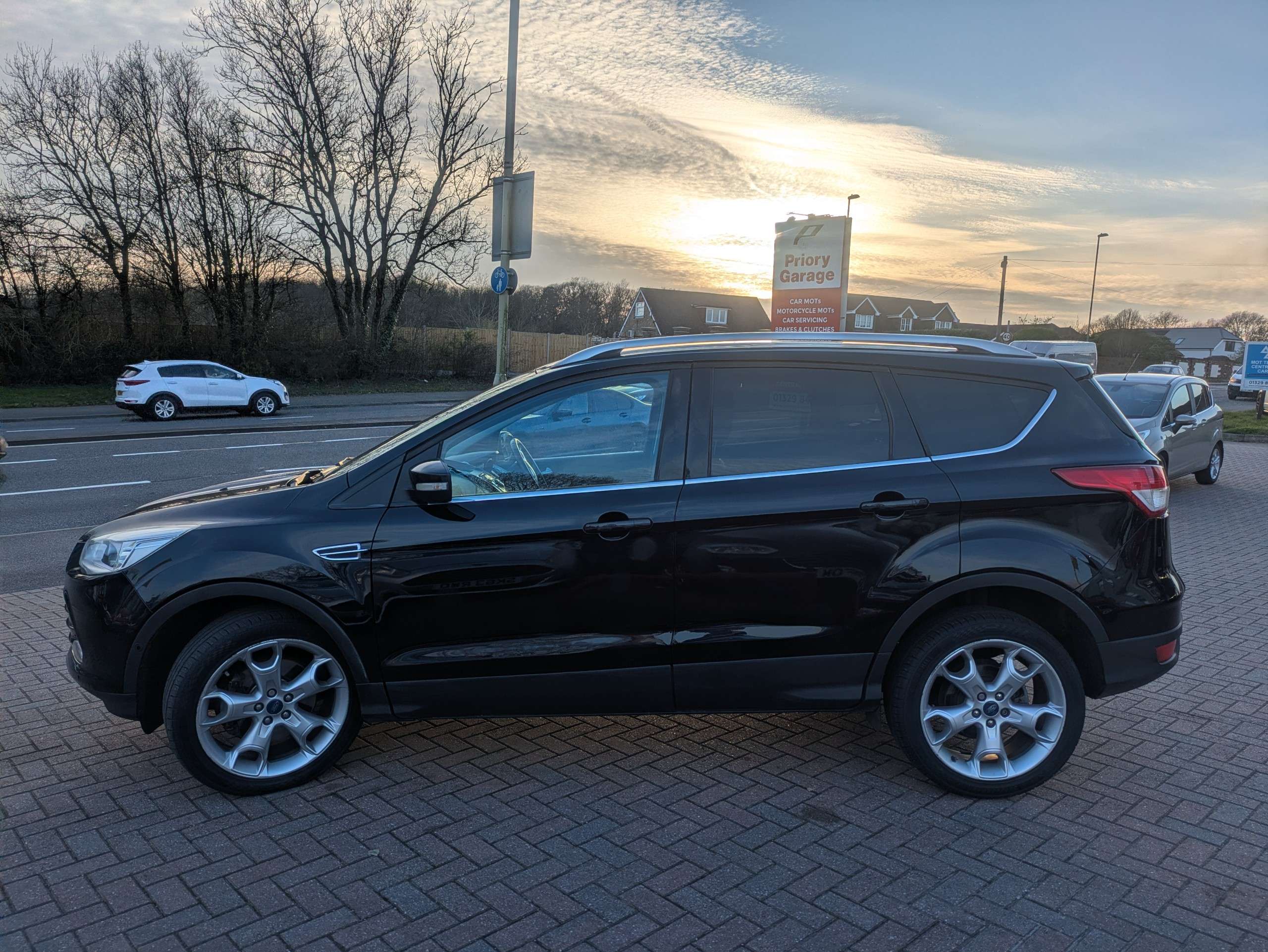 A 2015 FORD KUGA 2.0 TDCi Titanium SUV 5dr Diesel Manual 2WD Euro 6 (s/s) (150 ps) A 2015 FORD KUGA 2.0 TDCi Titanium SUV 5dr Diesel Manual 2WD Euro 6 (s/s) (150 ps)