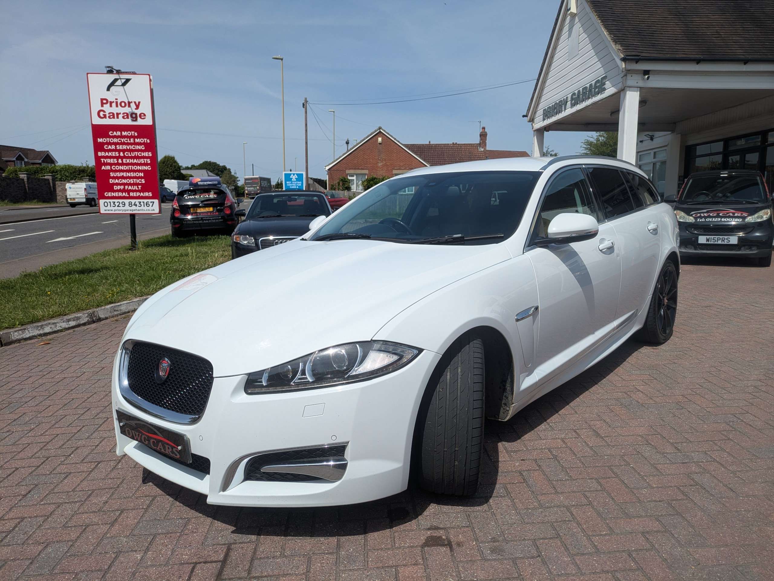 A 2014 JAGUAR XF 3.0d S V6 Portfolio Sportbrake 5dr Diesel Auto Euro 5 (s/s) (275 ps) A 2014 JAGUAR XF 3.0d S V6 Portfolio Sportbrake 5dr Diesel Auto Euro 5 (s/s) (275 ps)