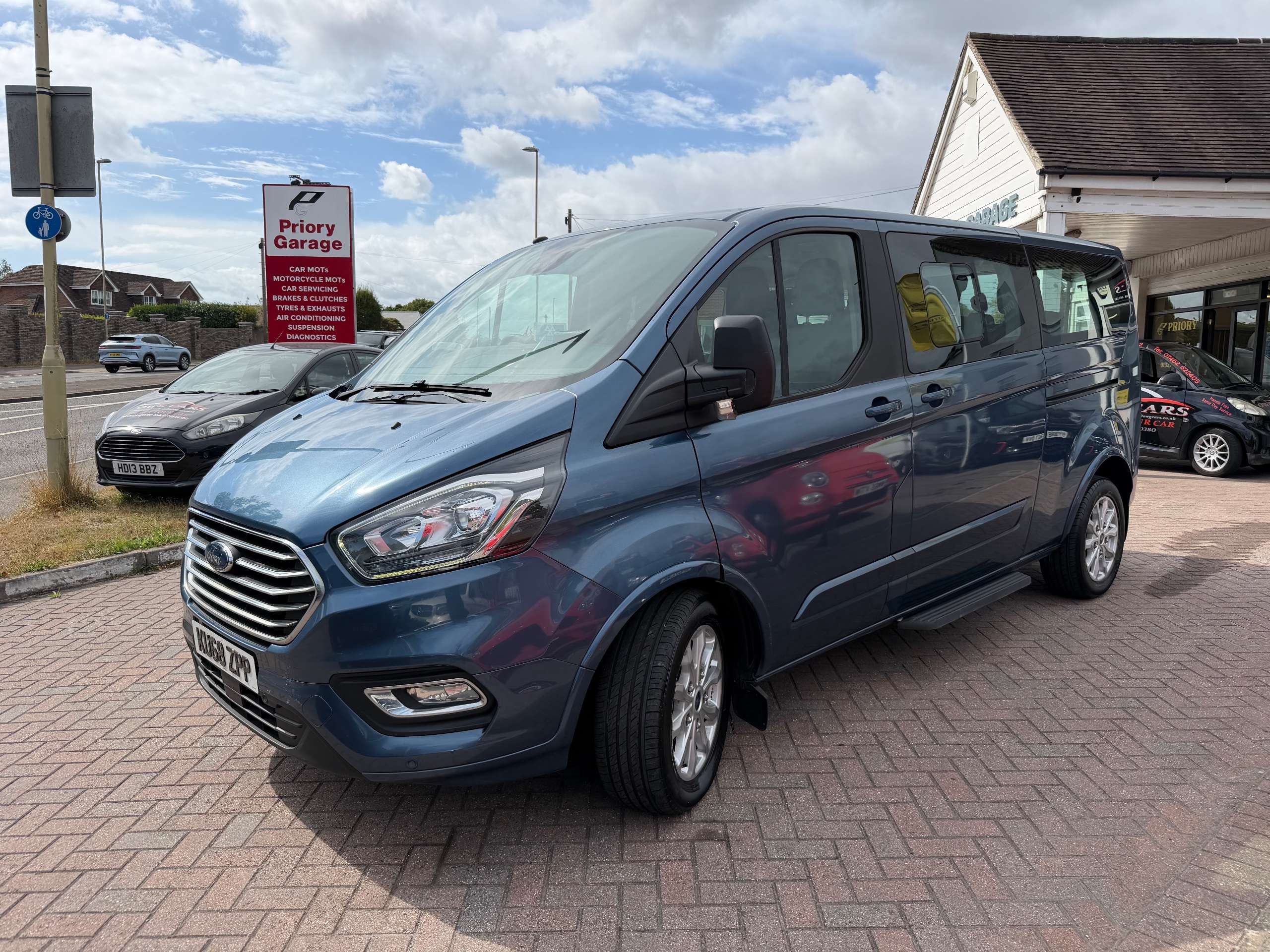 A 2018 FORD TOURNEO CUSTOM 2.0 310 EcoBlue Titanium Minibus Double Cab 5dr Diesel Manual L2 Euro 6 (s/s) (130 ps) A 2018 FORD TOURNEO CUSTOM 2.0 310 EcoBlue Titanium Minibus Double Cab 5dr Diesel Manual L2 Euro 6 (s/s) (130 ps)