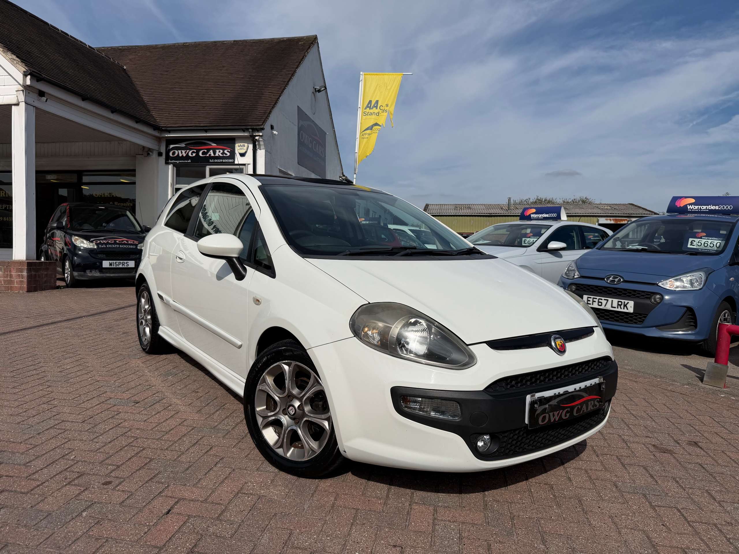 A 2010 FIAT PUNTO EVO 1.4 GP Hatchback 3dr Petrol Euro 5 (s/s) (77 bhp) A 2010 FIAT PUNTO EVO 1.4 GP Hatchback 3dr Petrol Euro 5 (s/s) (77 bhp)
