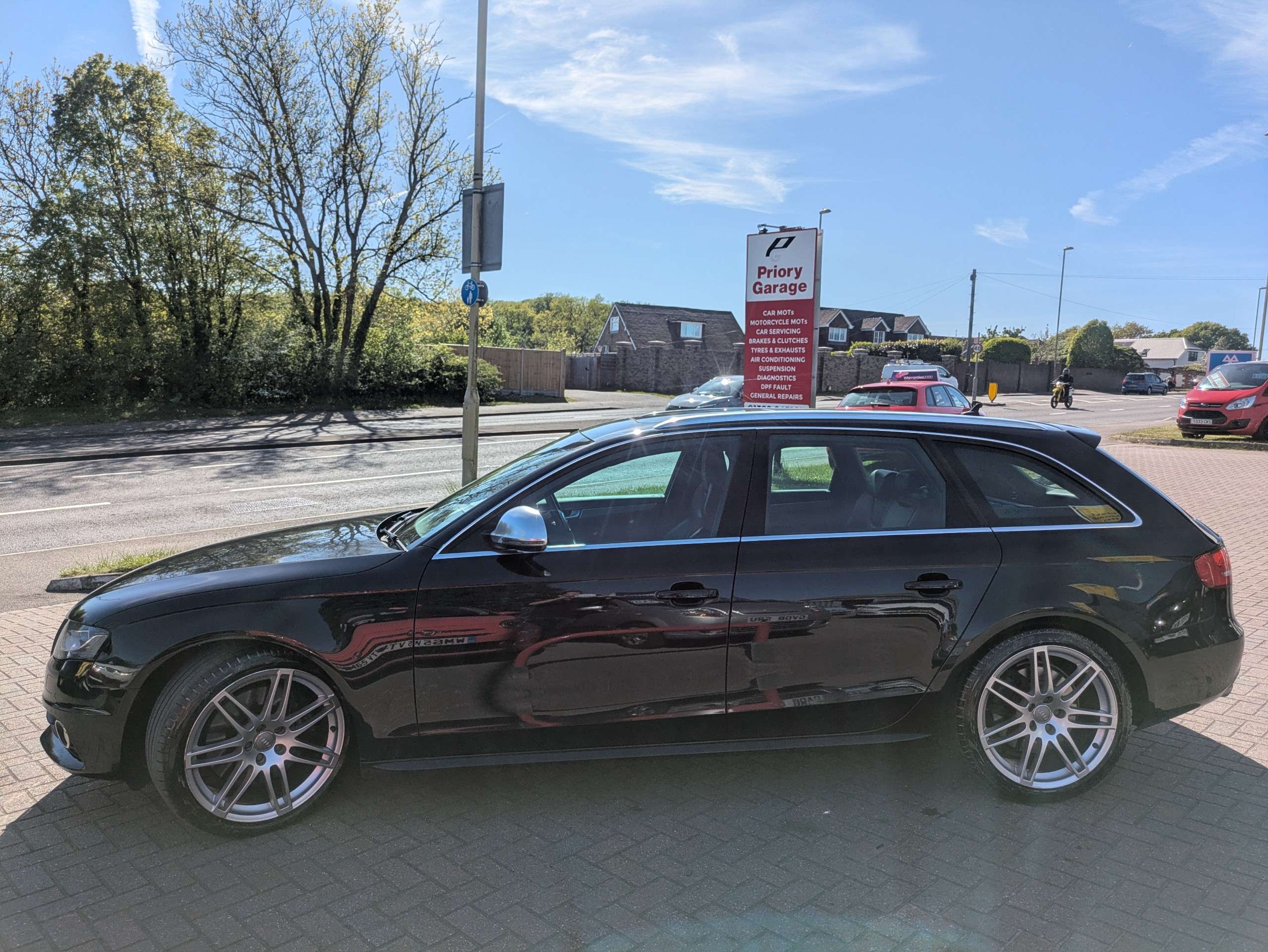 A 2009 AUDI S4 AVANT 3.0 TFSI V6 Estate 5dr Petrol Manual quattro Euro 5 (333 ps) A 2009 AUDI S4 AVANT 3.0 TFSI V6 Estate 5dr Petrol Manual quattro Euro 5 (333 ps)