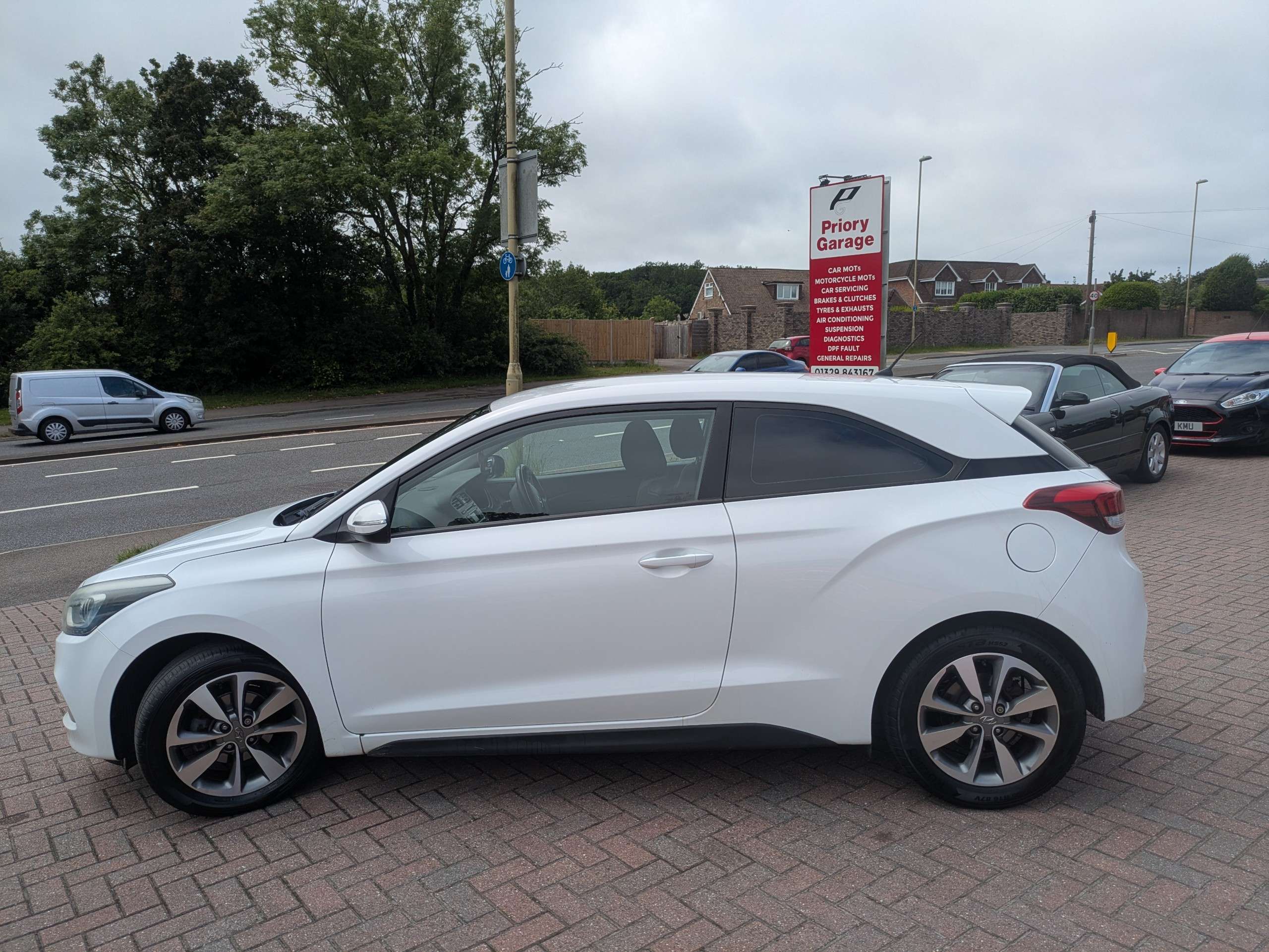 A 2015 HYUNDAI I20 1.2 SE Coupe 3dr Petrol Manual Euro 6 (84 ps) A 2015 HYUNDAI I20 1.2 SE Coupe 3dr Petrol Manual Euro 6 (84 ps)