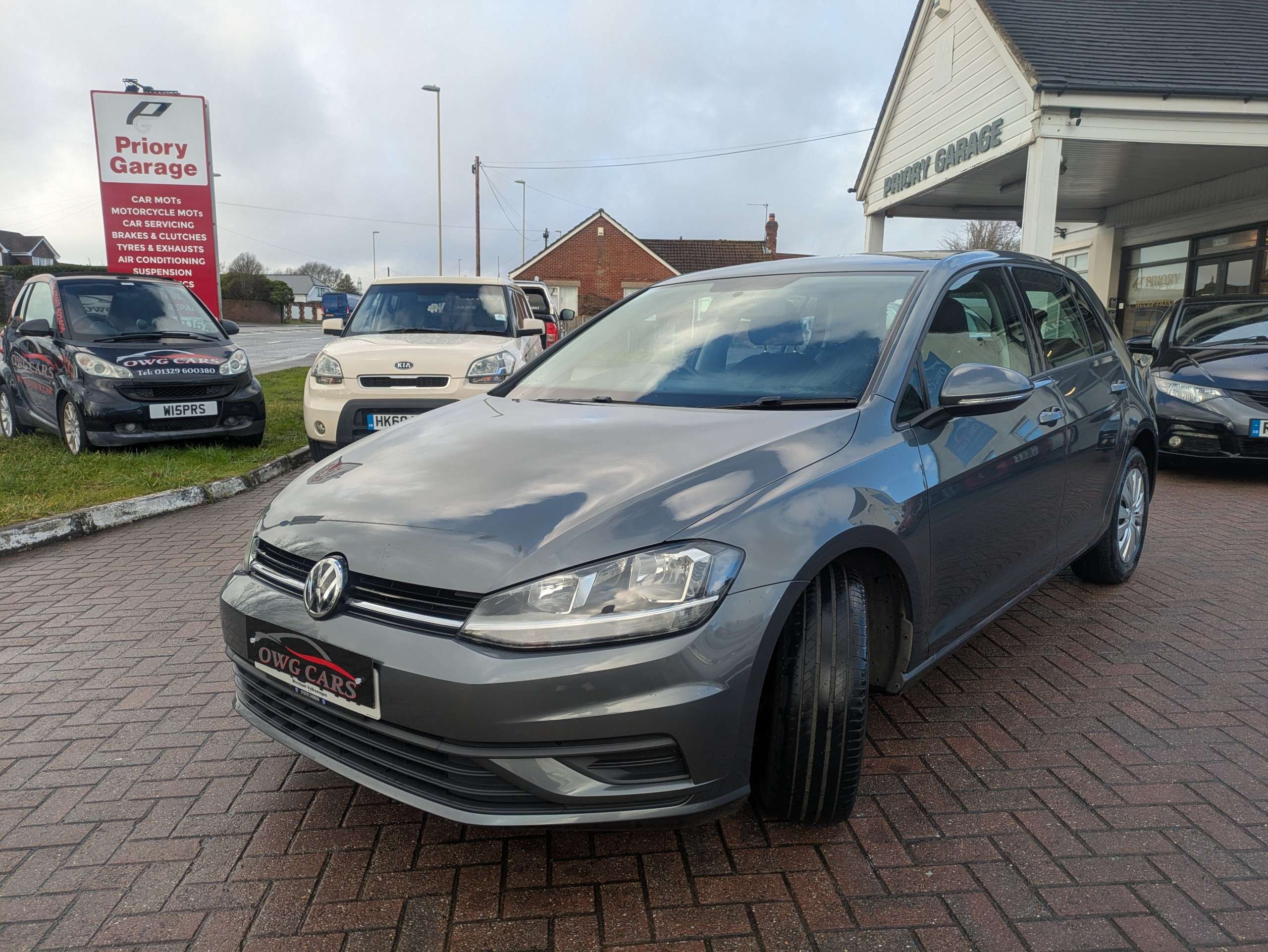 A 2018 VOLKSWAGEN GOLF 1.6 TDI S Hatchback 5dr Diesel Manual Euro 6 (s/s) (115 ps) A 2018 VOLKSWAGEN GOLF 1.6 TDI S Hatchback 5dr Diesel Manual Euro 6 (s/s) (115 ps)