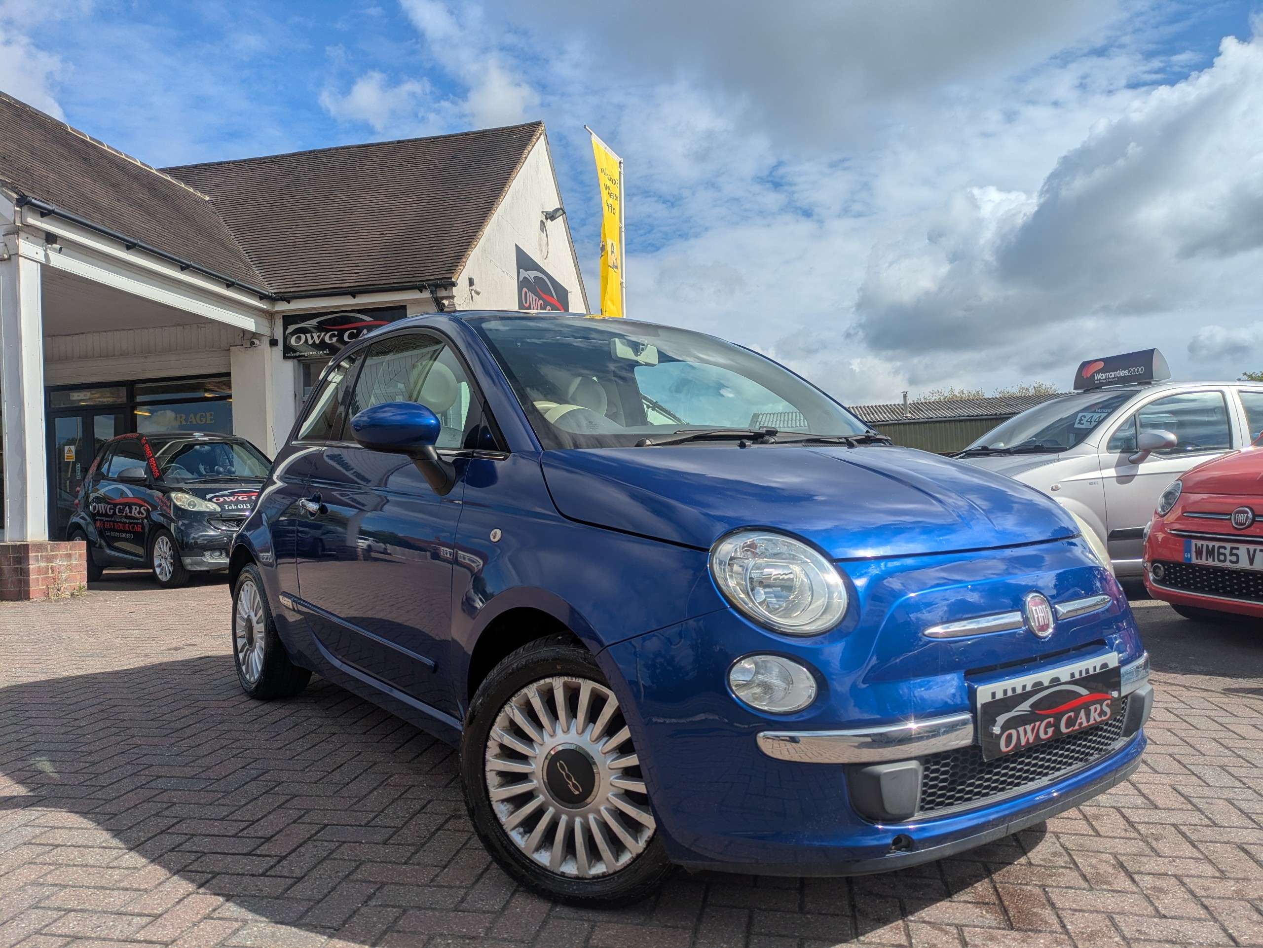 A 2010 FIAT 500 1.2 Lounge Hatchback 3dr Petrol Manual Euro 5 (s/s) (69 bhp) A 2010 FIAT 500 1.2 Lounge Hatchback 3dr Petrol Manual Euro 5 (s/s) (69 bhp)