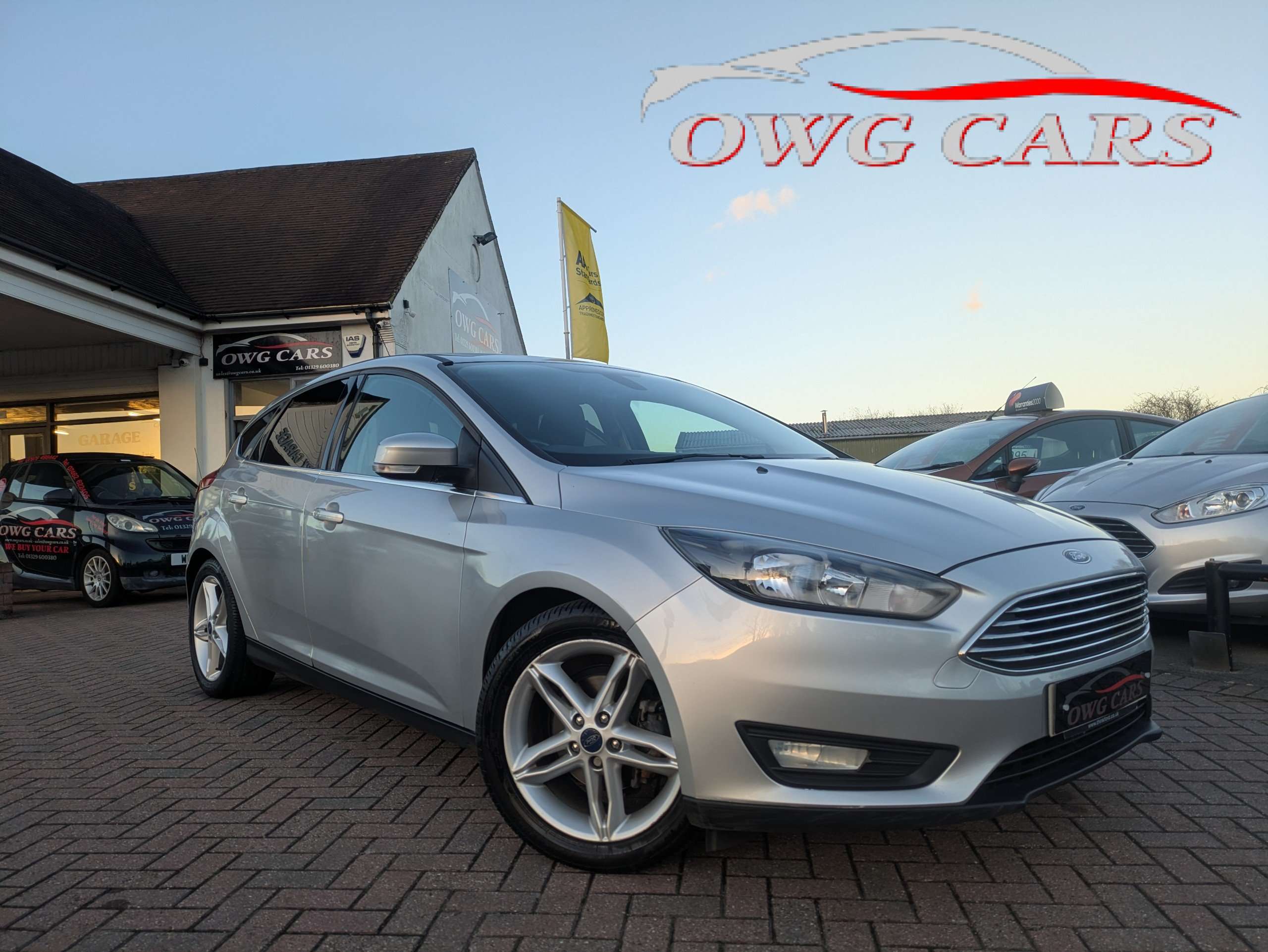 A 2016 FORD FOCUS 1.0T EcoBoost Zetec Hatchback 5dr Petrol Auto Euro 6 (s/s) (125 ps) A 2016 FORD FOCUS 1.0T EcoBoost Zetec Hatchback 5dr Petrol Auto Euro 6 (s/s) (125 ps)