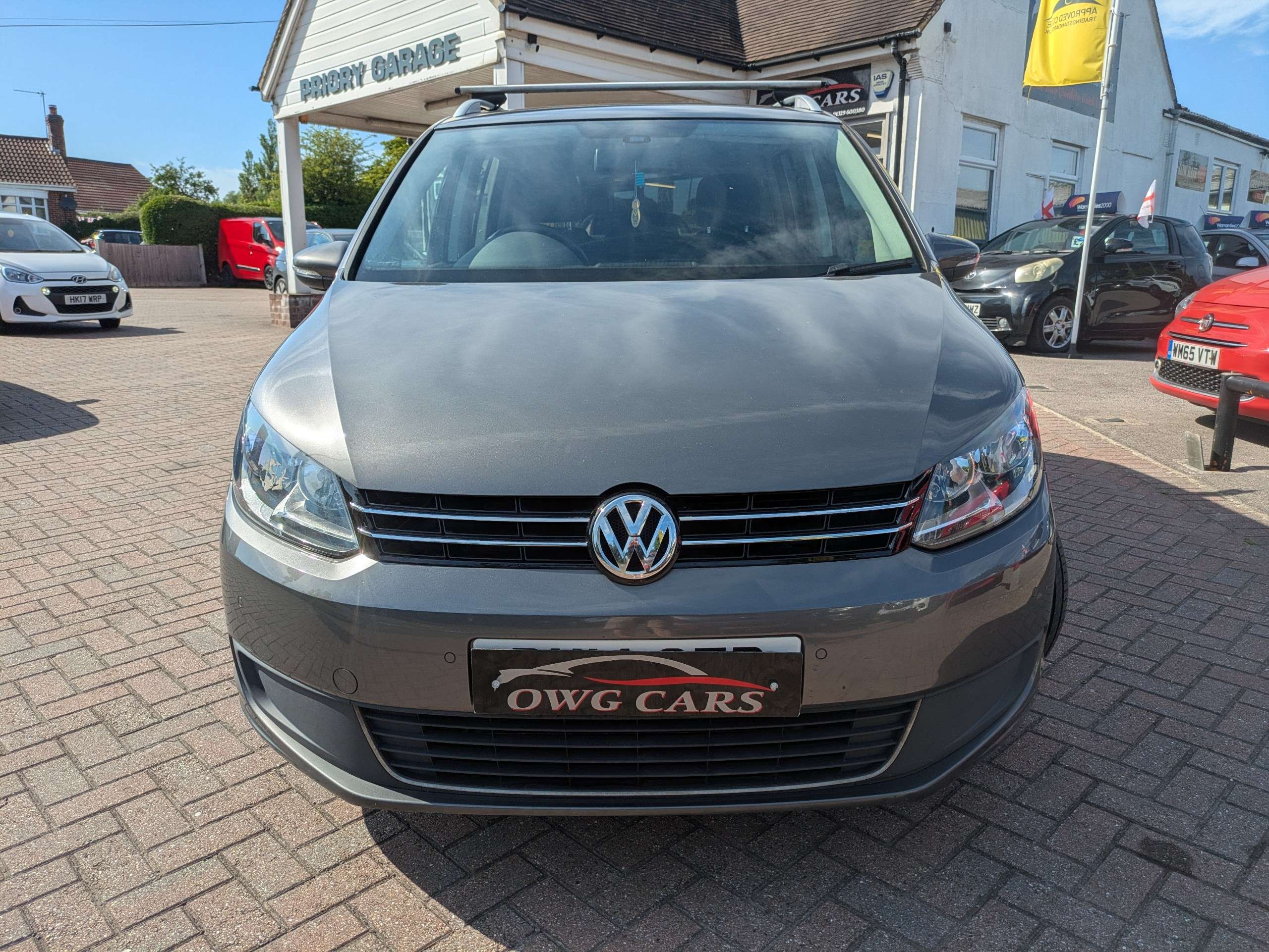 A 2014 VOLKSWAGEN TOURAN 1.6 TDI SE MPV 5dr Diesel Manual Euro 5 (105 ps) A 2014 VOLKSWAGEN TOURAN 1.6 TDI SE MPV 5dr Diesel Manual Euro 5 (105 ps)