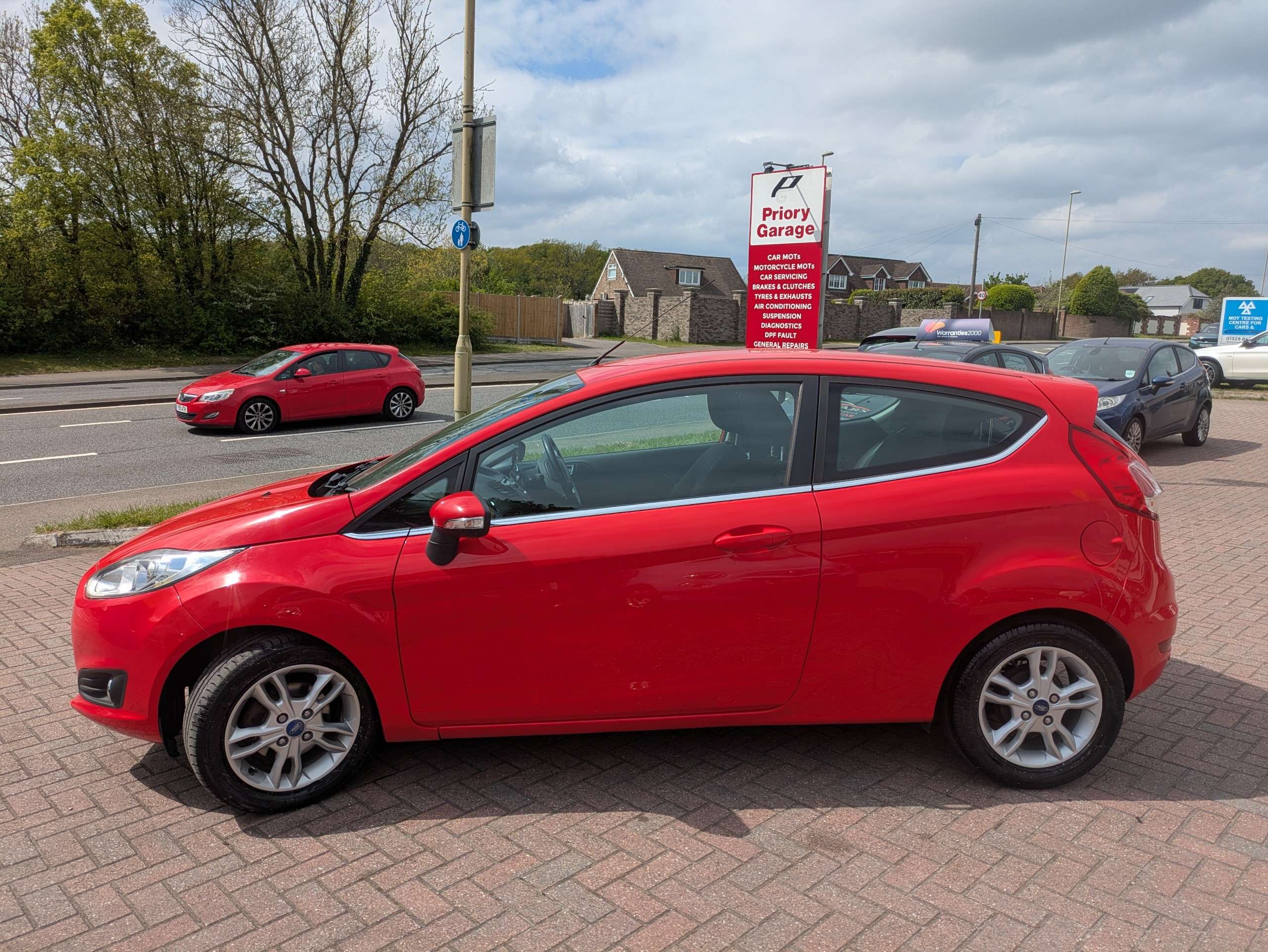 A 2014 FORD FIESTA 1.0T EcoBoost Zetec Hatchback 3dr Petrol Manual Euro 5 (s/s) (100 ps) A 2014 FORD FIESTA 1.0T EcoBoost Zetec Hatchback 3dr Petrol Manual Euro 5 (s/s) (100 ps)