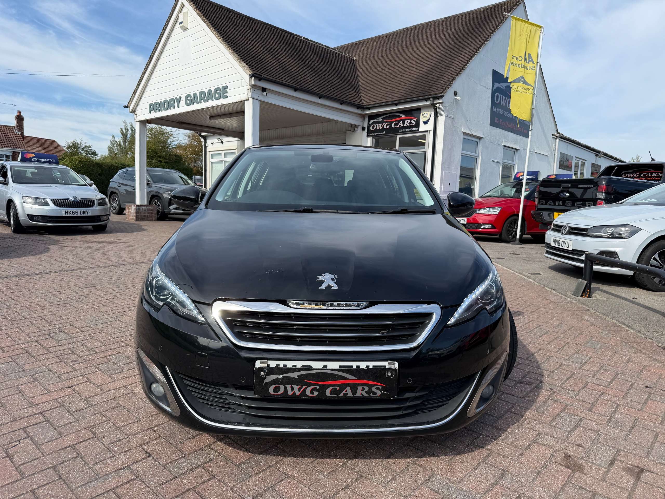 A 2014 PEUGEOT 308 1.6 e-HDi Allure Hatchback 5dr Diesel Manual Euro 5 (s/s) (115 ps) A 2014 PEUGEOT 308 1.6 e-HDi Allure Hatchback 5dr Diesel Manual Euro 5 (s/s) (115 ps)