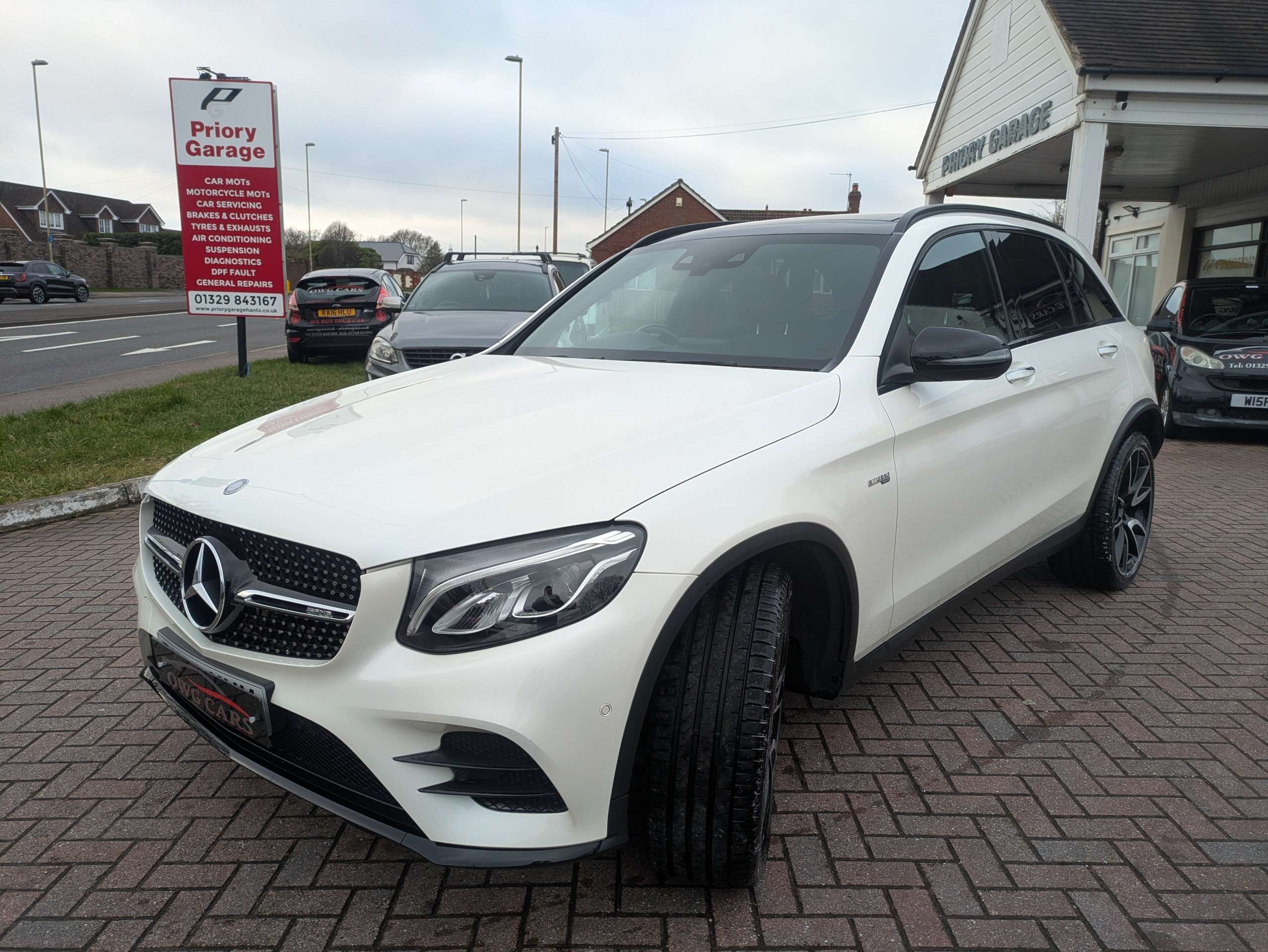 A 2016 MERCEDES-BENZ GLC 3.0 GLC43 V6 AMG (Premium) SUV 5dr Petrol G-Tronic 4MATIC Euro 6 (s/s) (367 ps) A 2016 MERCEDES-BENZ GLC 3.0 GLC43 V6 AMG (Premium) SUV 5dr Petrol G-Tronic 4MATIC Euro 6 (s/s) (367 ps)