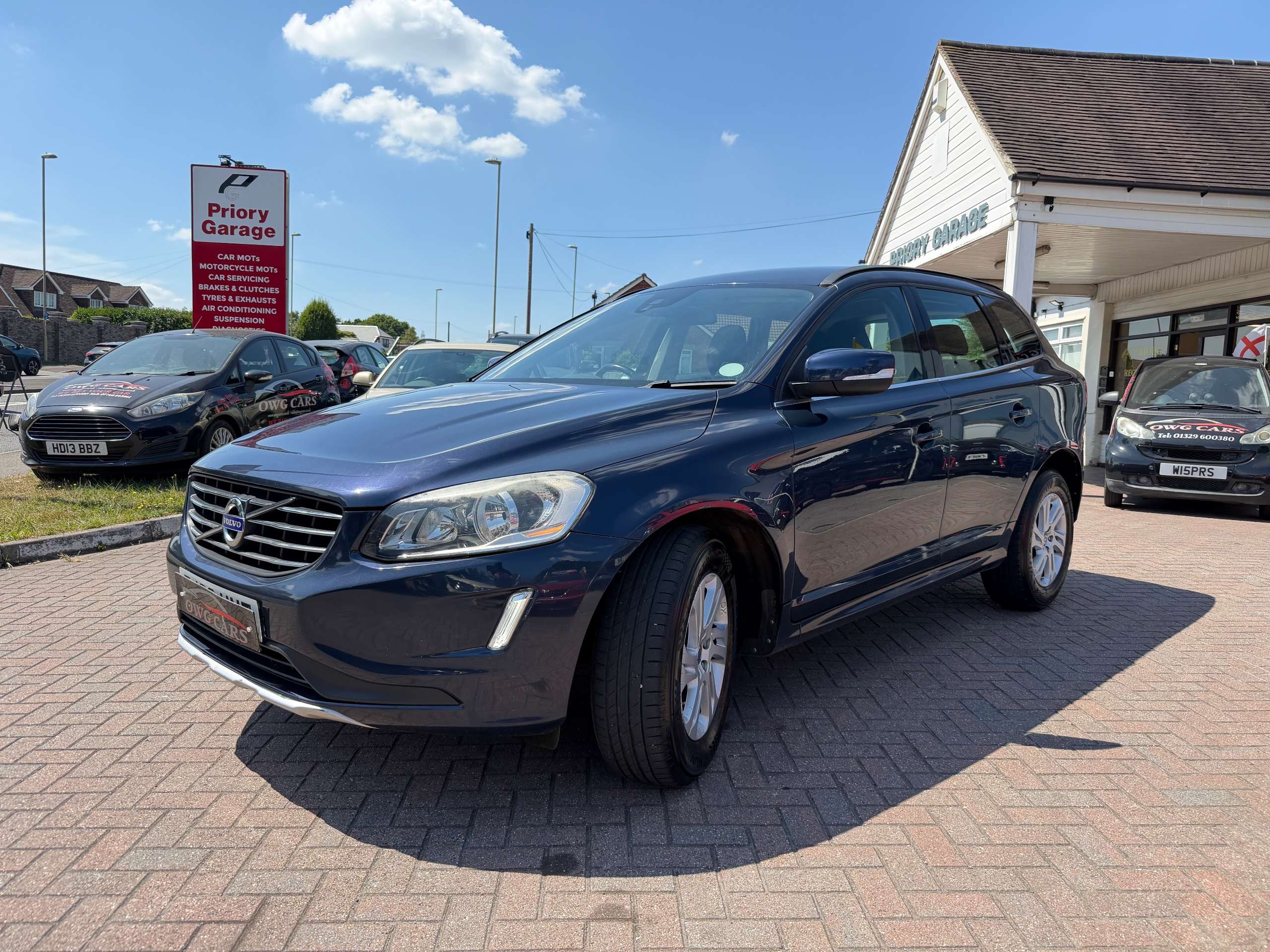 A 2014 VOLVO XC60 2.4 D5 SE SUV 5dr Diesel Geartronic AWD Euro 5 (215 ps) A 2014 VOLVO XC60 2.4 D5 SE SUV 5dr Diesel Geartronic AWD Euro 5 (215 ps)