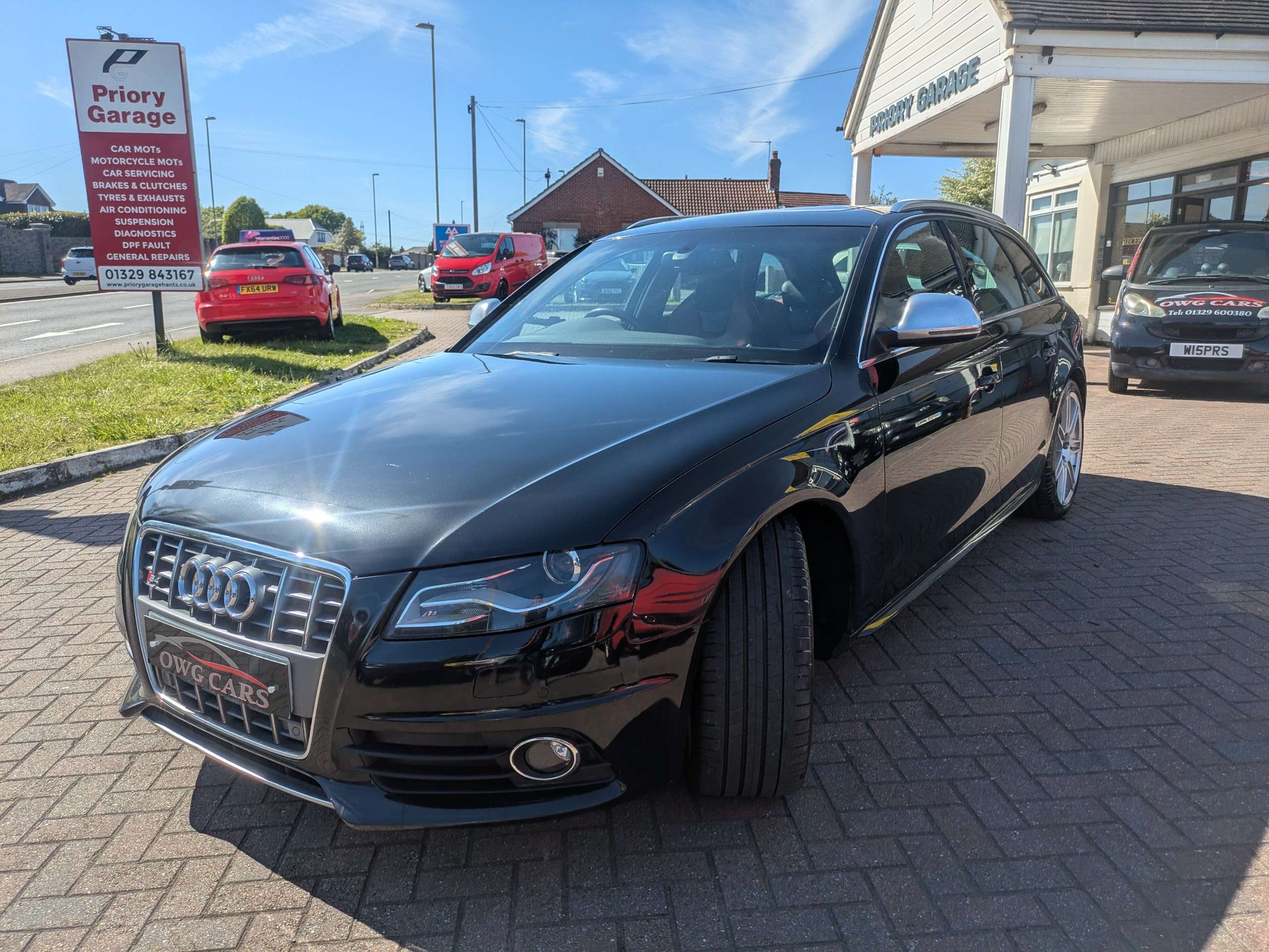 A 2009 AUDI S4 AVANT 3.0 TFSI V6 Estate 5dr Petrol Manual quattro Euro 5 (333 ps) A 2009 AUDI S4 AVANT 3.0 TFSI V6 Estate 5dr Petrol Manual quattro Euro 5 (333 ps)