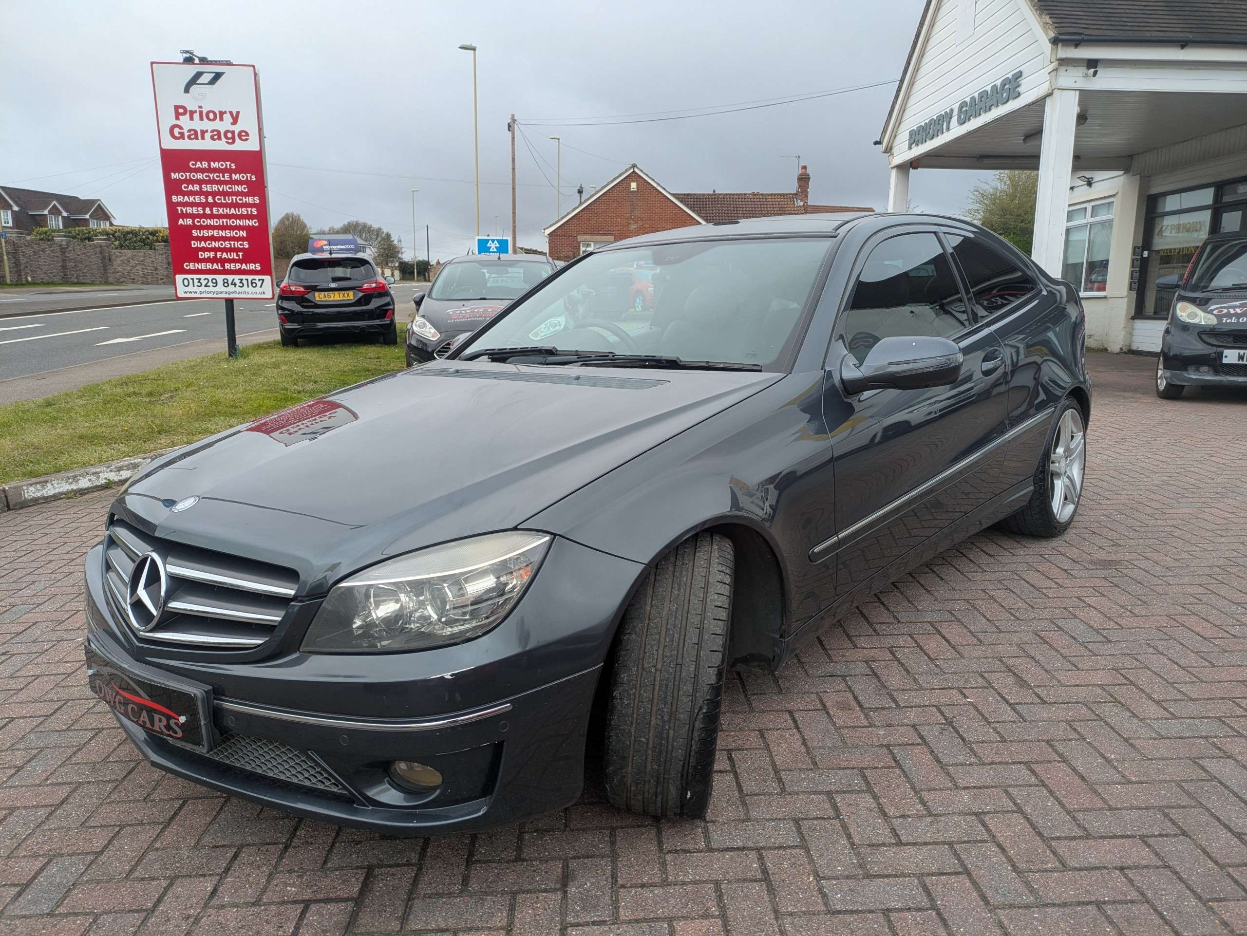 A 2009 MERCEDES-BENZ CLC CLASS 2.1 CLC220 CDI Sport Coupe 3dr Diesel Auto Euro 4 (150 ps) A 2009 MERCEDES-BENZ CLC CLASS 2.1 CLC220 CDI Sport Coupe 3dr Diesel Auto Euro 4 (150 ps)