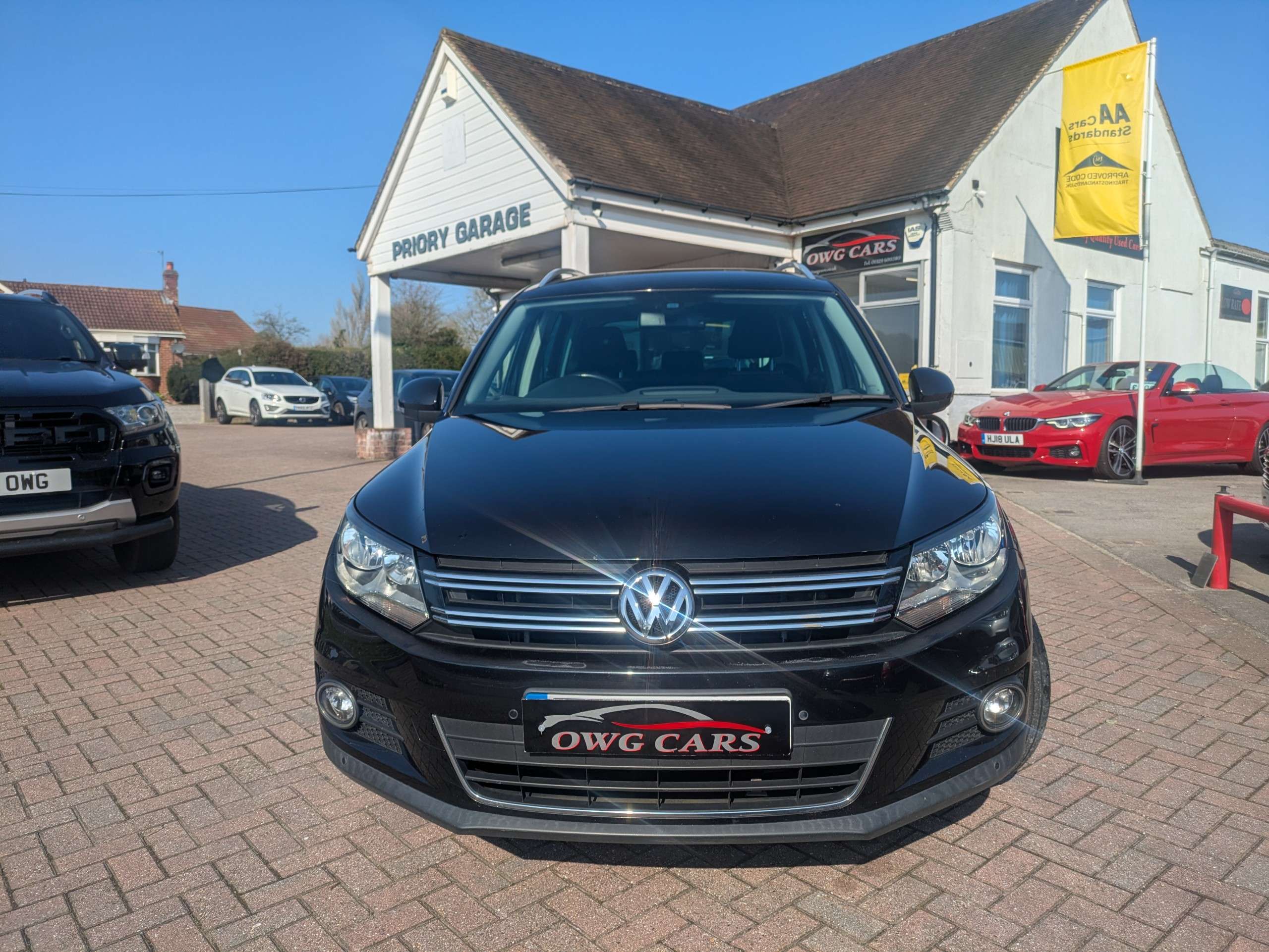 A 2013 VOLKSWAGEN TIGUAN 2.0 TDI BlueMotion Tech Match SUV 5dr Diesel Manual 4WD Euro 5 (s/s) (140 ps) A 2013 VOLKSWAGEN TIGUAN 2.0 TDI BlueMotion Tech Match SUV 5dr Diesel Manual 4WD Euro 5 (s/s) (140 ps)